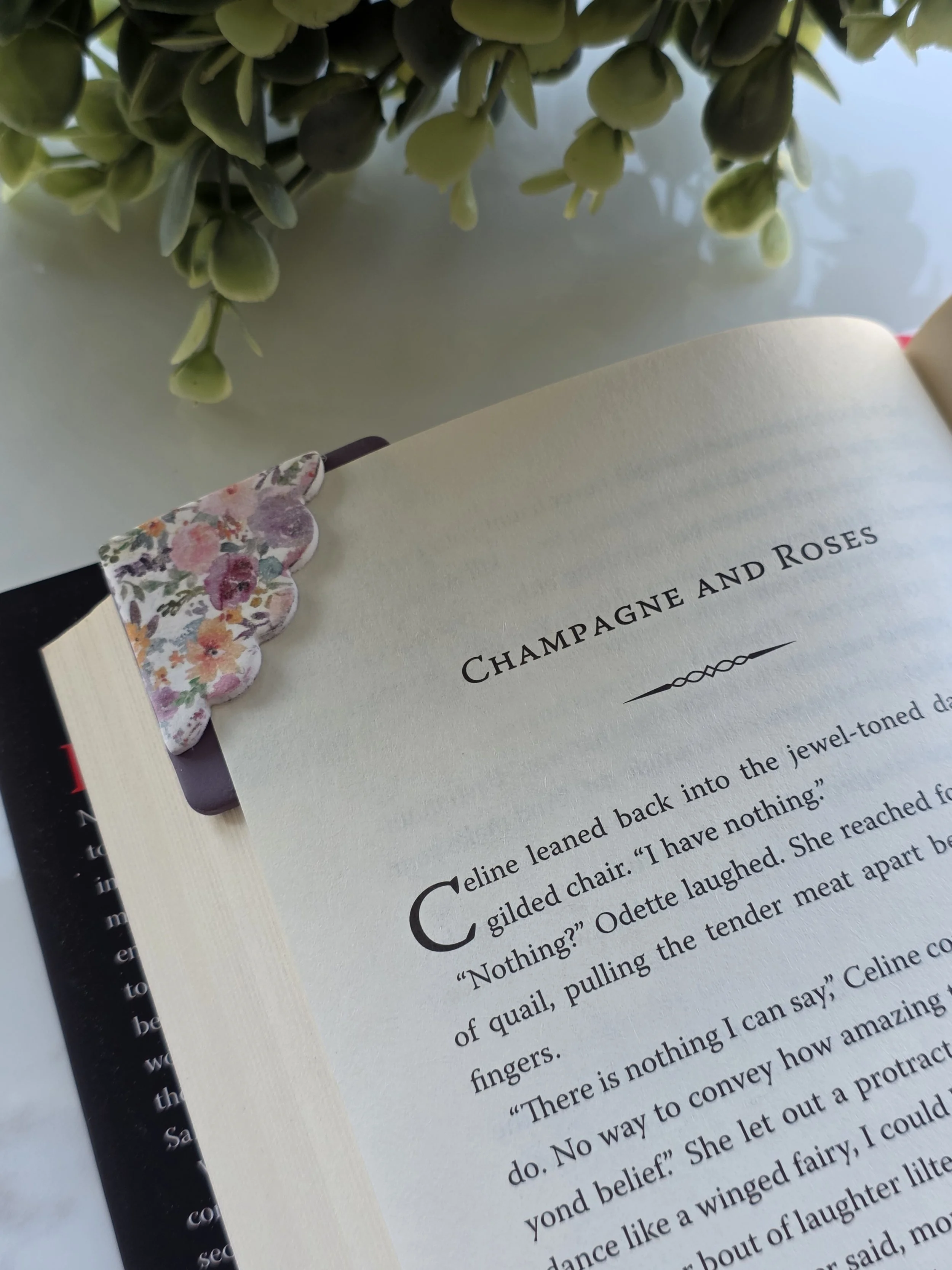 SCALLOP EDGE BOOKMARK