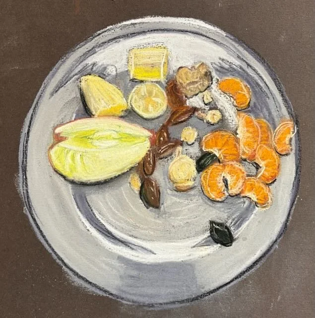 Ein Obstteller mit Mandarinen, Apfel, Nüsse