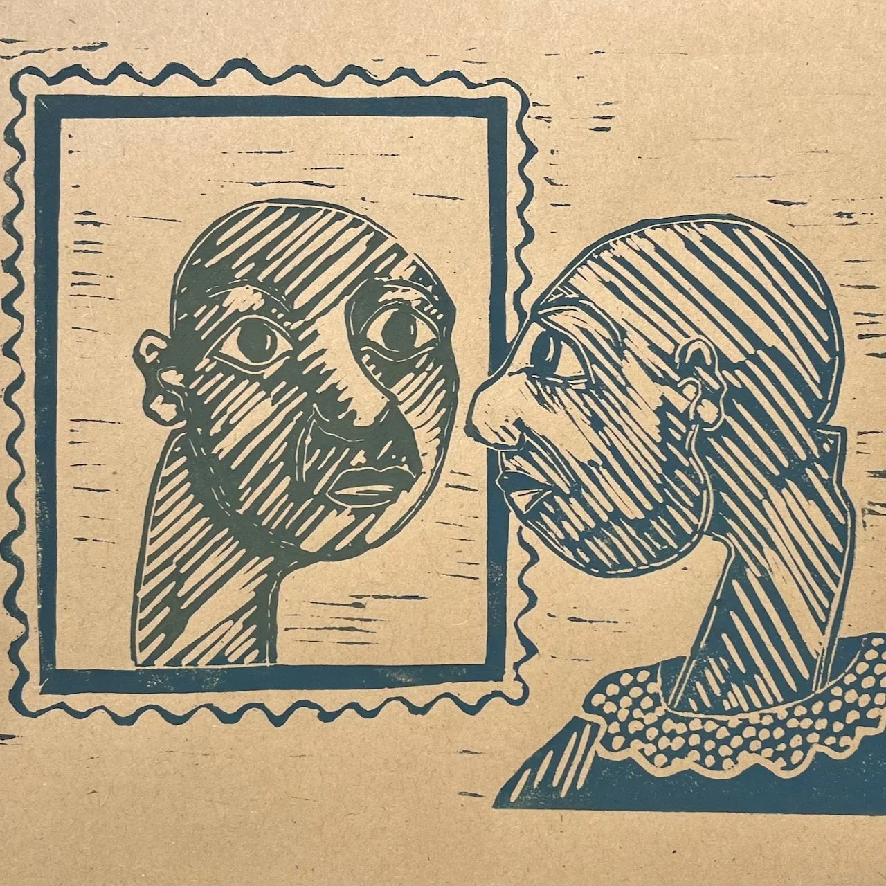 Eine Figur sieht ihr Spiegelbild