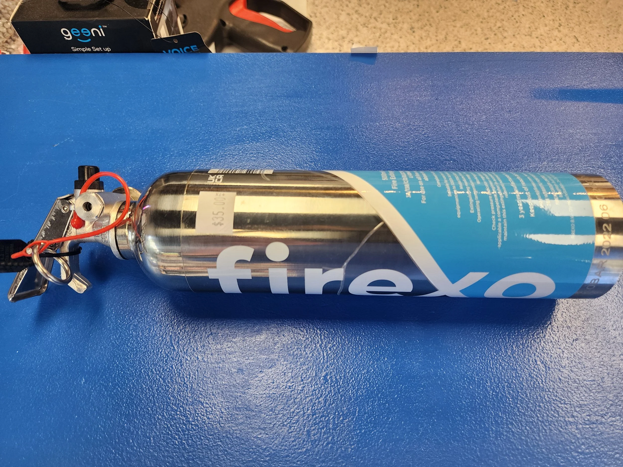 fire xo small fire extinguisher with mount