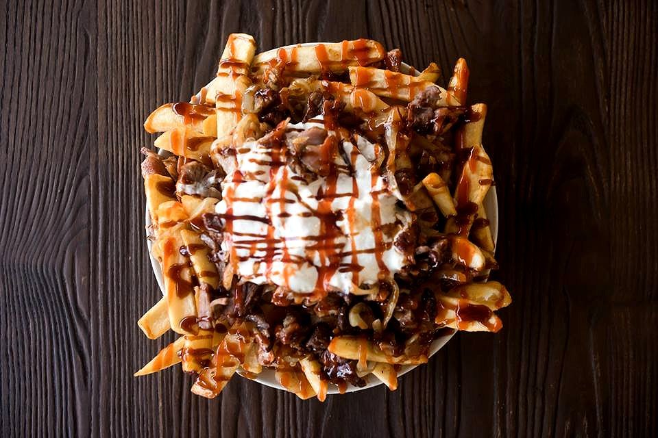 Charcoal Pit Findon’s AB is loaded with tender charcoal‑grilled meat, crispy hot chips and your choice of sauces, a local favourite in Adelaide for big flavour and generous serves.