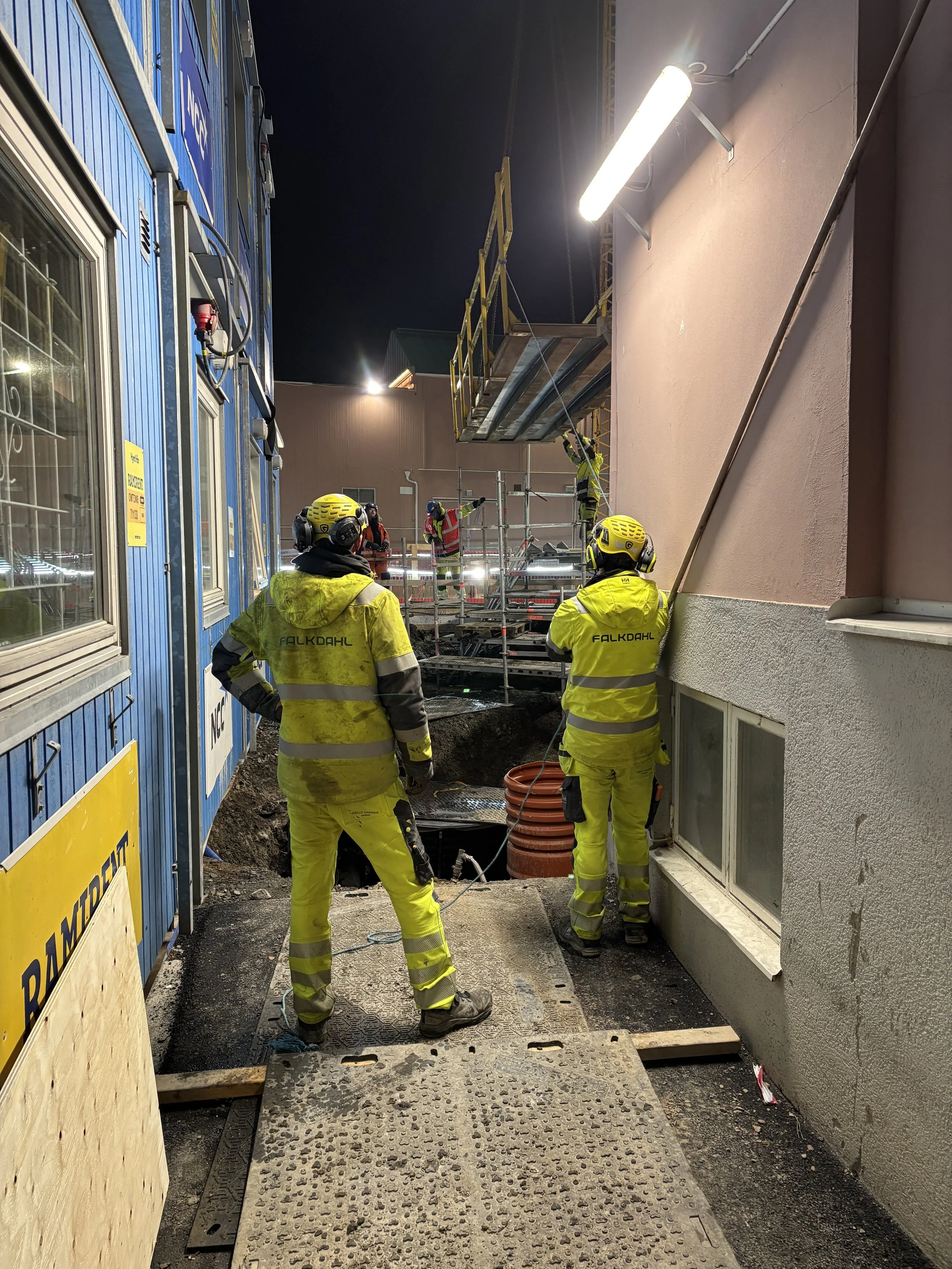 Falkdahl medarbetare på arbetsplats