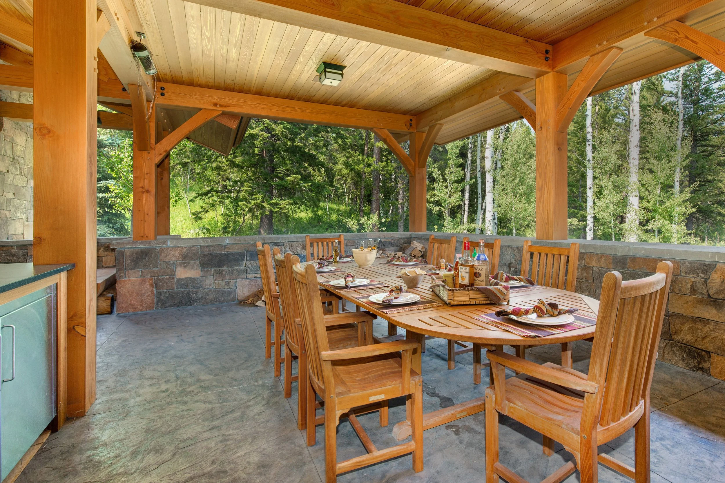 Outdoor dining room_3.jpg