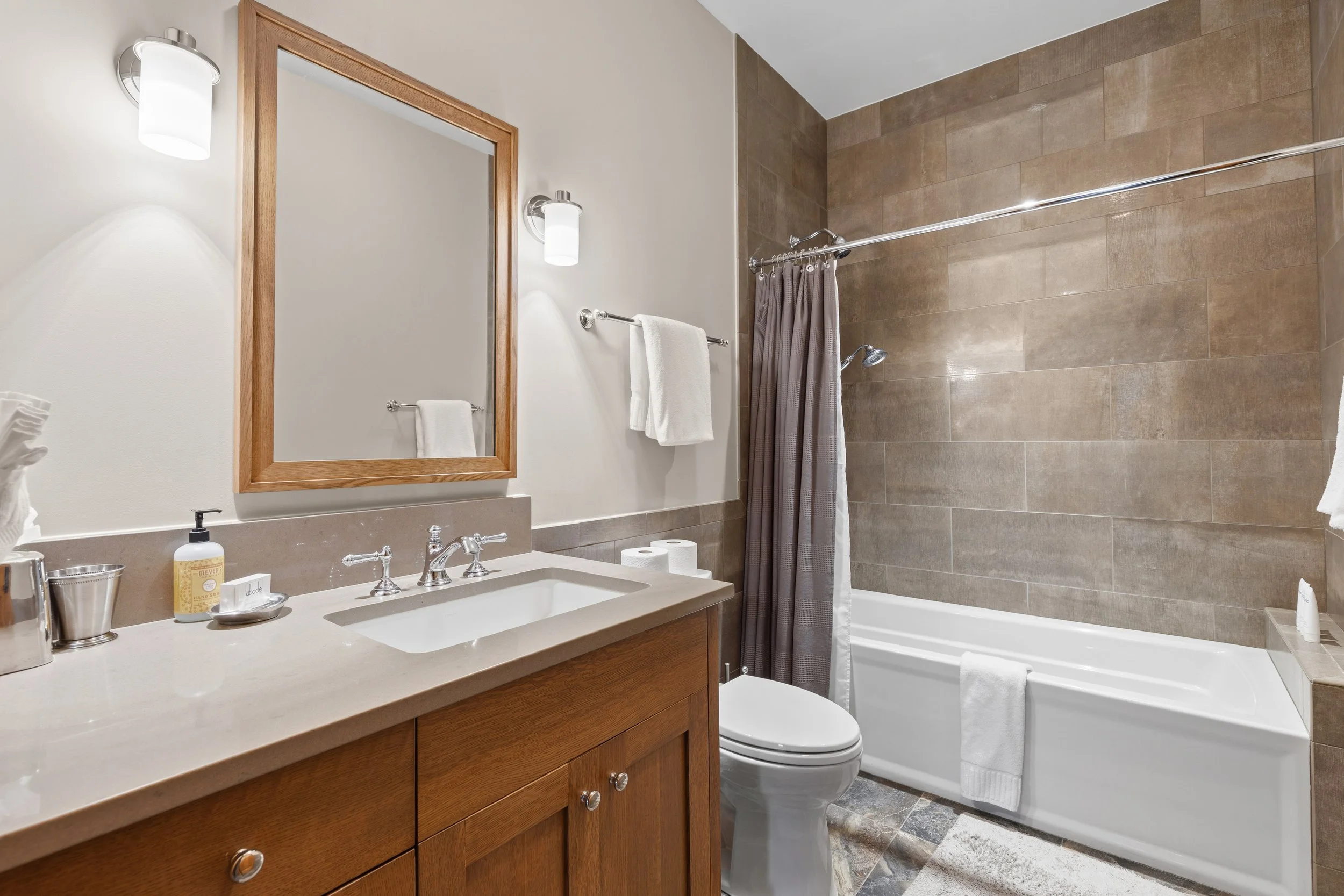 BA_Bunk room & Gym Shared Bath .jpg