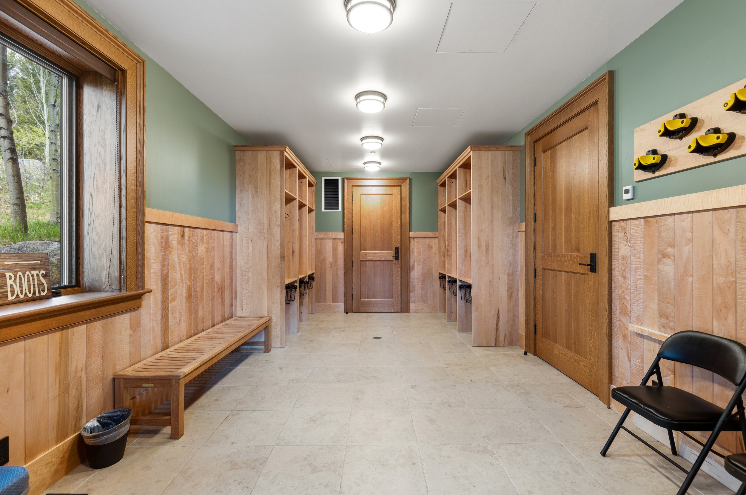 Ski Room with large gear room 2.jpg