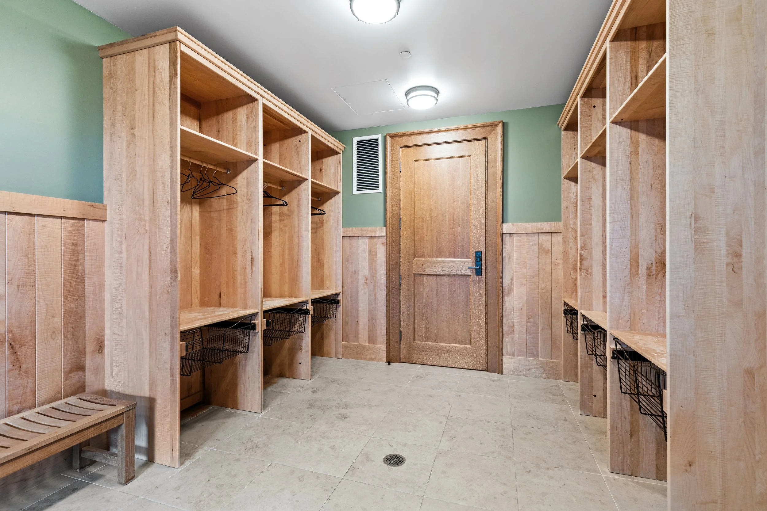 Ski Room with large gear room 1.jpg