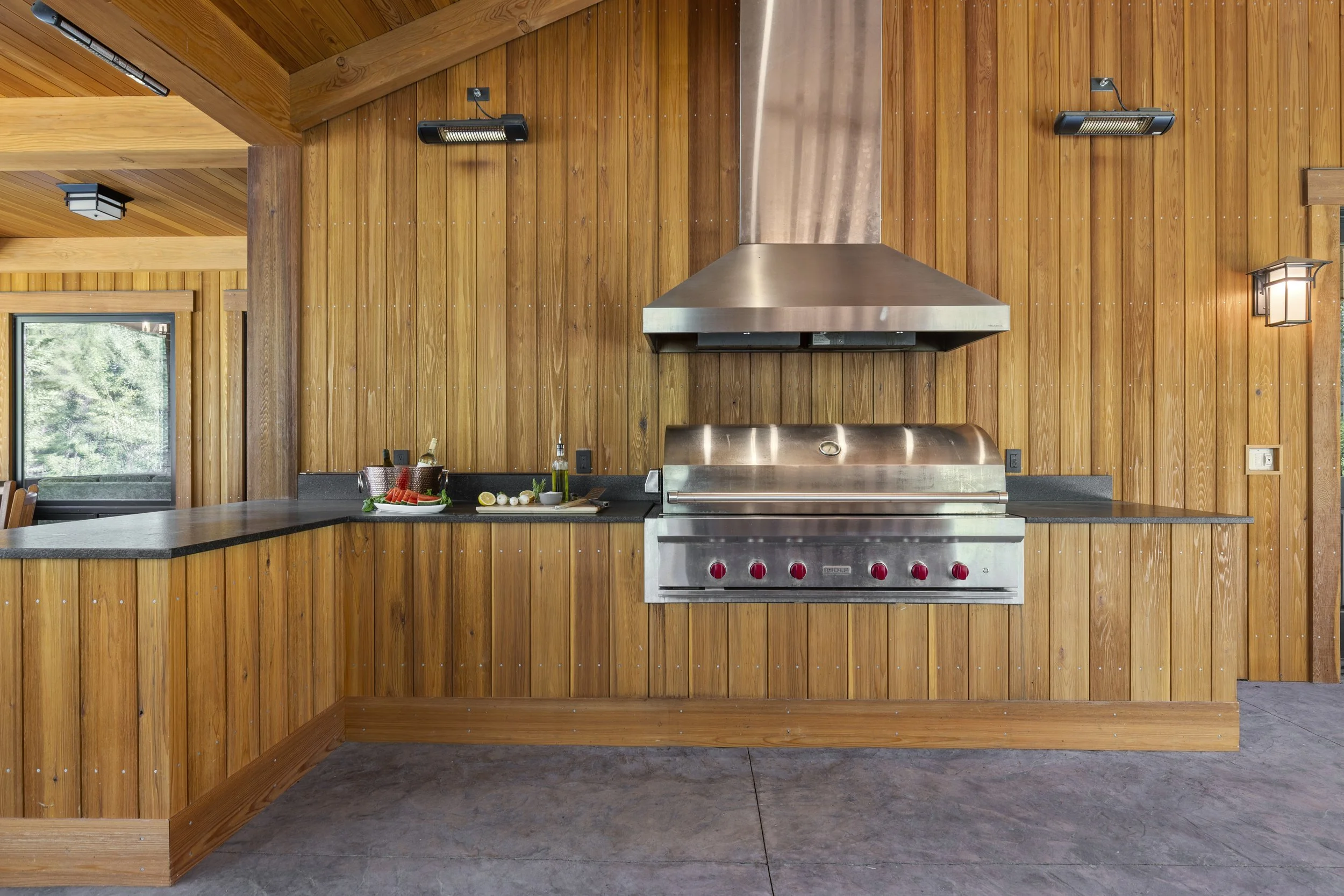 Outdoor kitchen staged.JPG