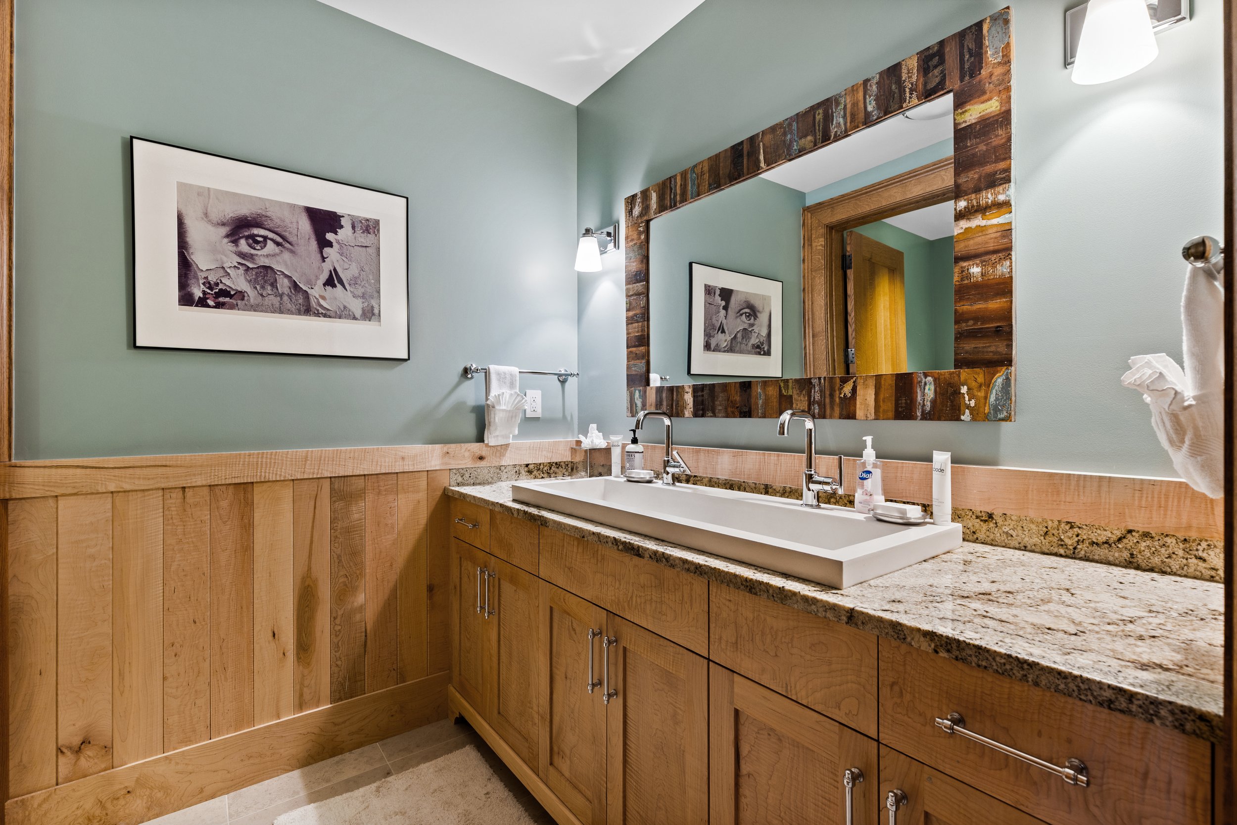 BA_Middle floor Full Bath  2.jpg