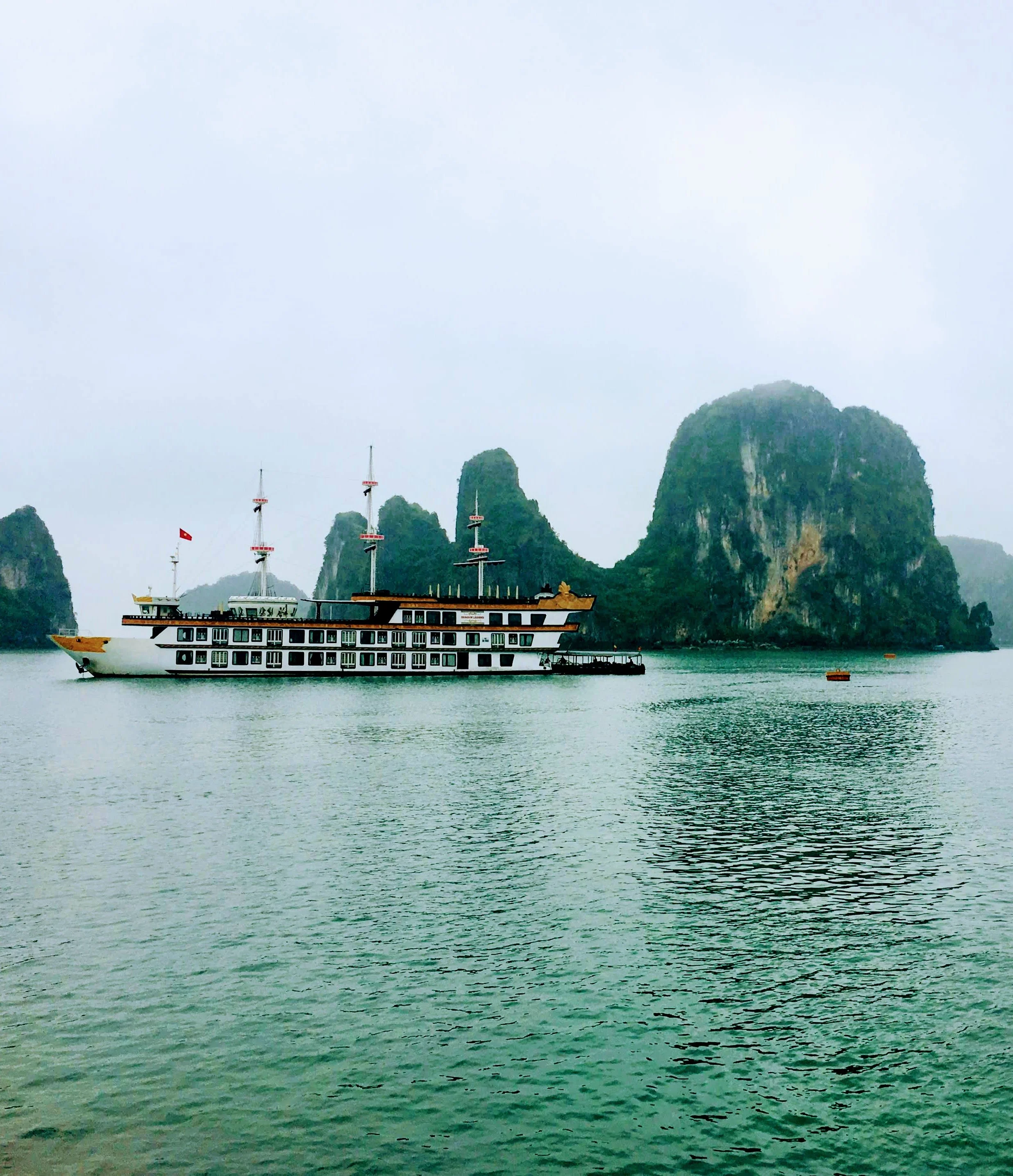 We enjoyed our 2 night sailing on The Dragon Legend in Ha Long Bay, Vietnam. Quite a change from my first visit in October 1998! January 2019. 