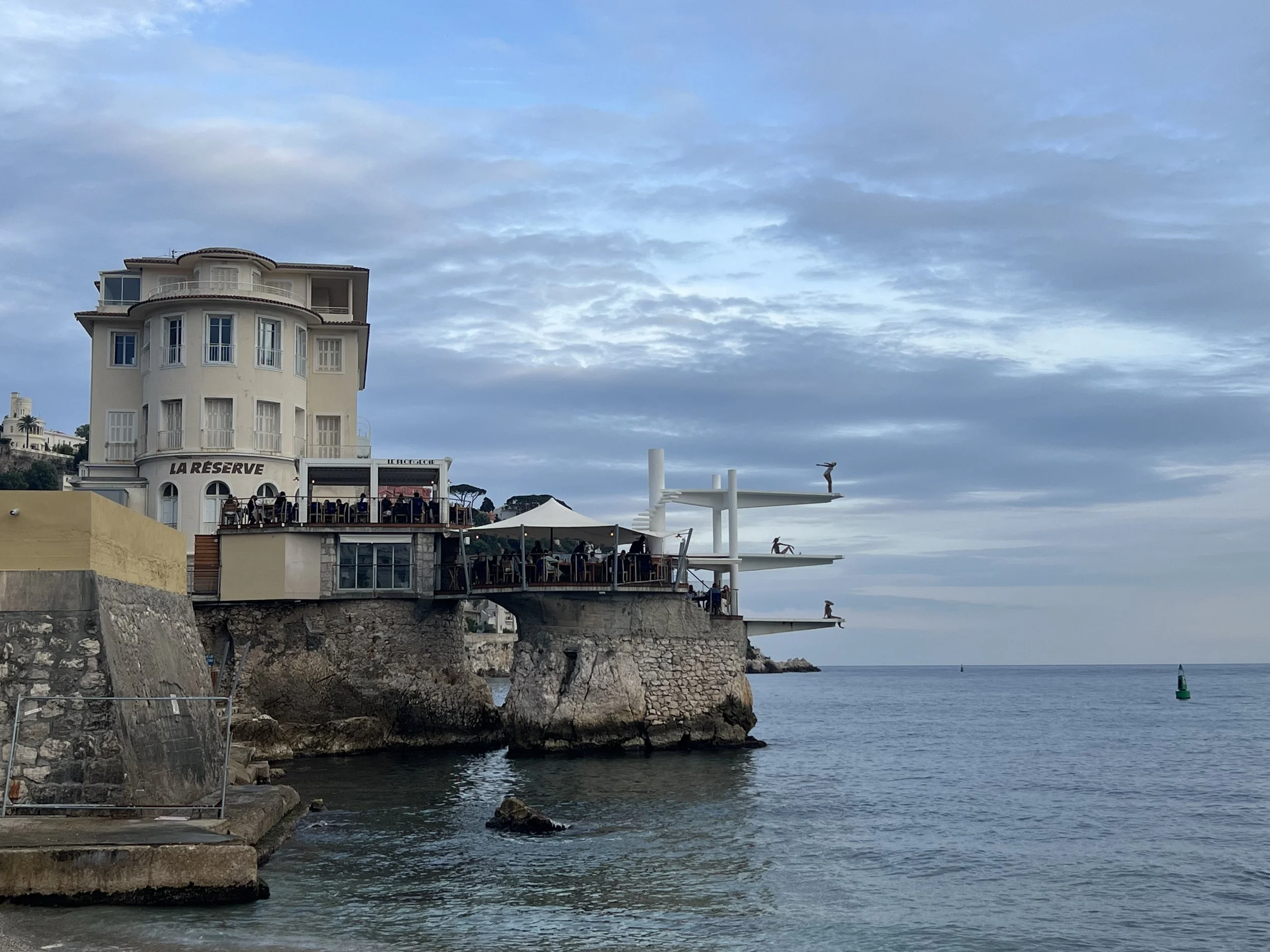 Those are statues not people on the old diving platforms in Nice, France. March 2026. 