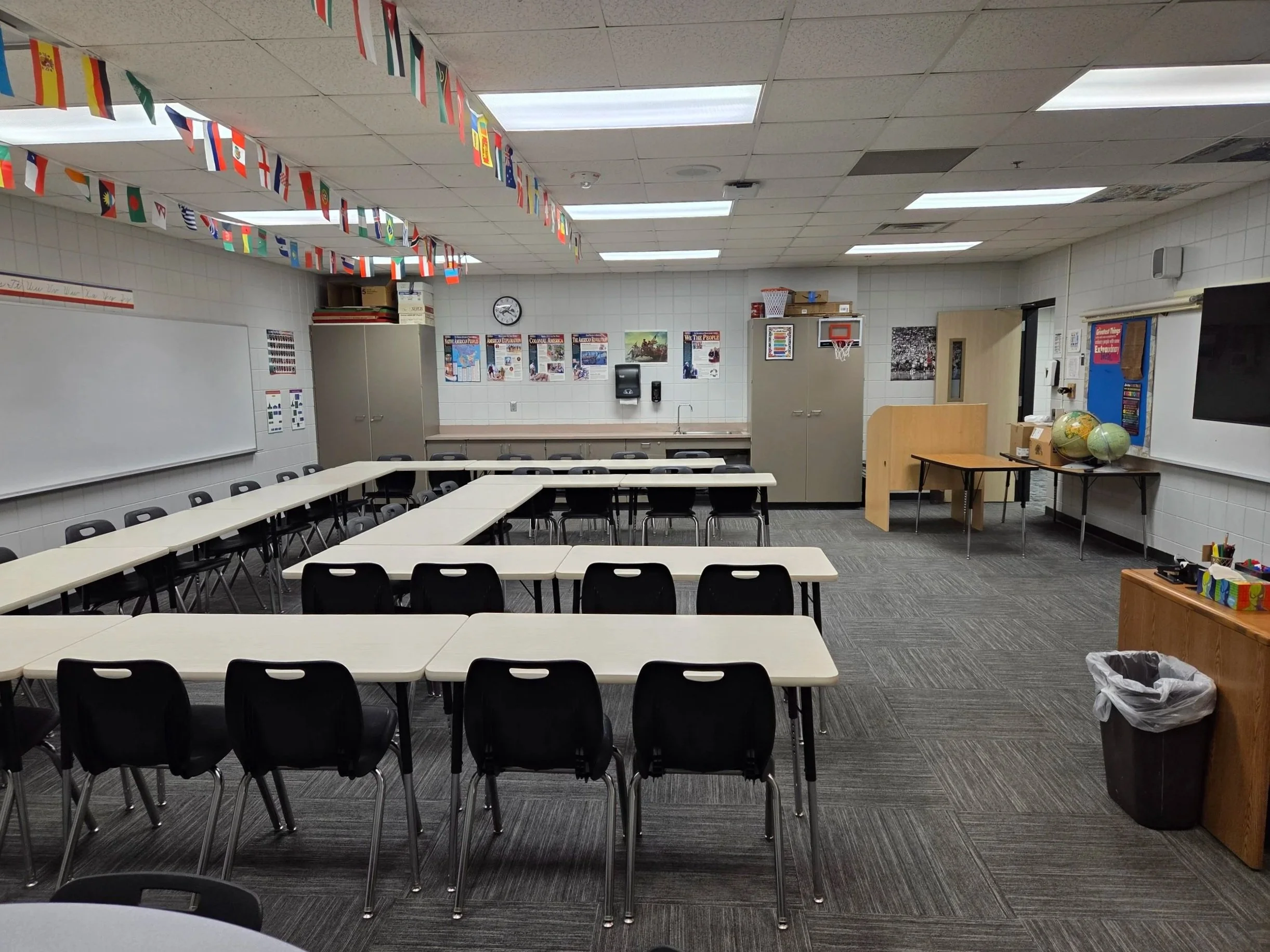 A photo of a classroom showing the outdated fluorescent lighting at Litchfield Middle/High School.