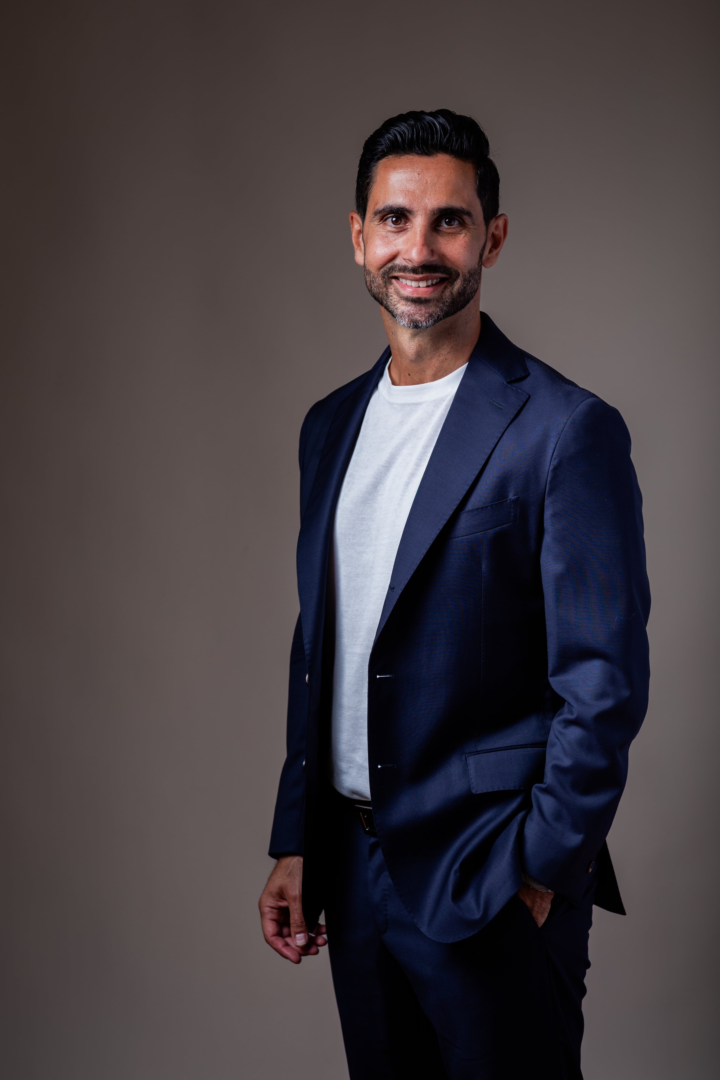Antonio Nigro. CEO I GM I Change & Leadership Expert. When Leadership Matters.
Growth. Performance. Future