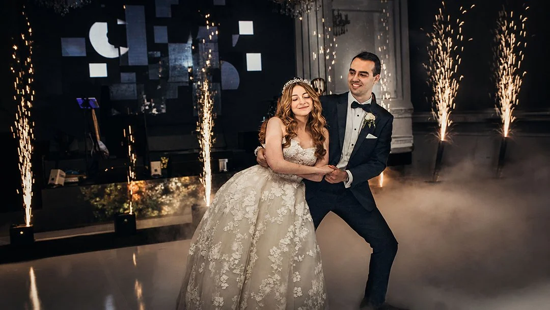 romantic-wedding-dance-sparklers.jpg
