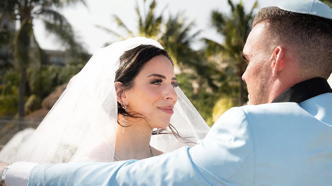 cinematic-bride-and-groom-cancun.jpg
