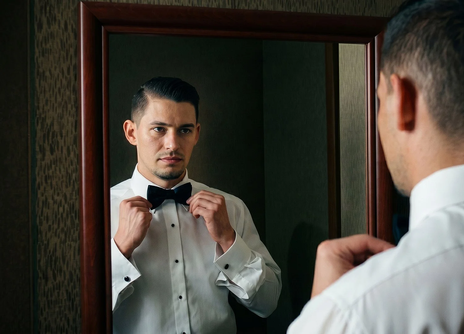 nyc-wedding-photographe-country-club-groom-pretaration.jpg
