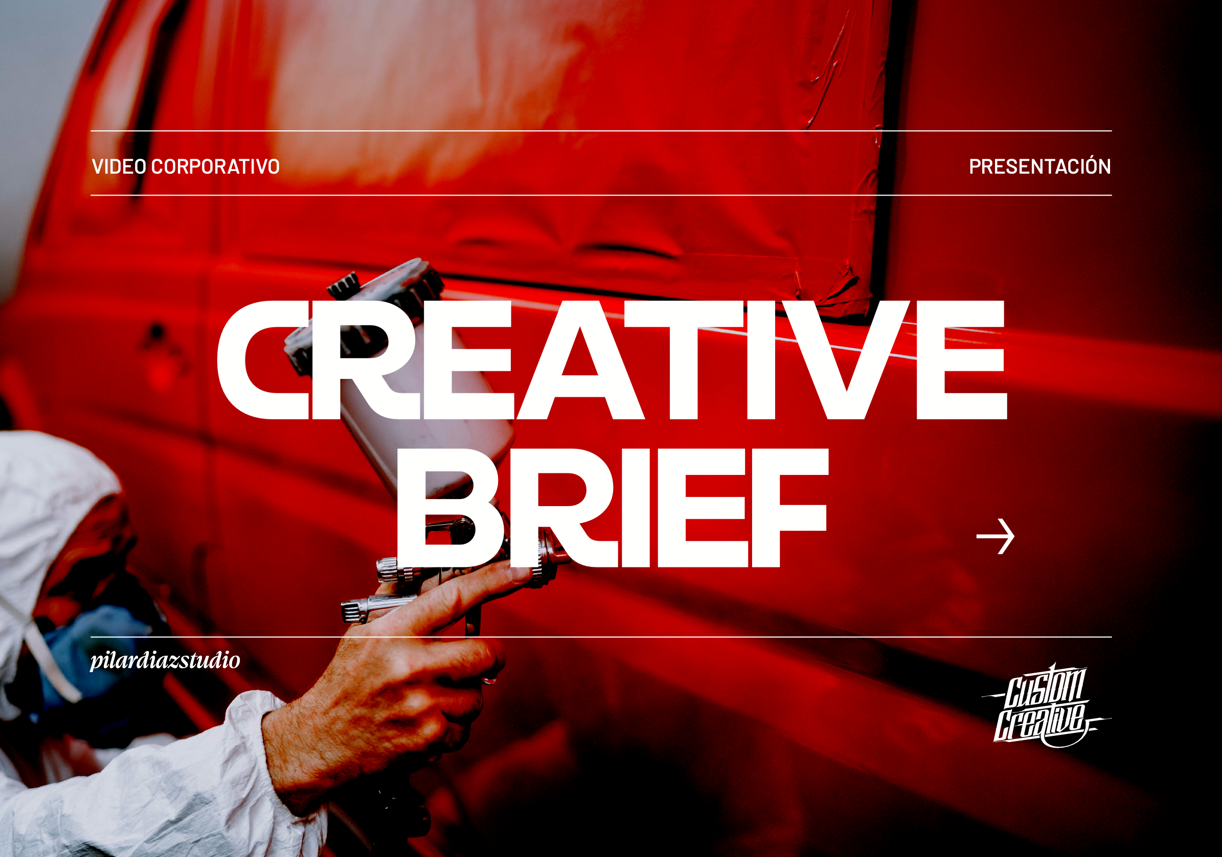 Mano sosteniendo pistola artística con fondo rojo y letras blancas que dicen 'Creative Brief', en la parte superior en español 'Video Corporativo' y 'Presentación', y en la parte inferior 'pilardiazstudio' y 'Custom Creative'.