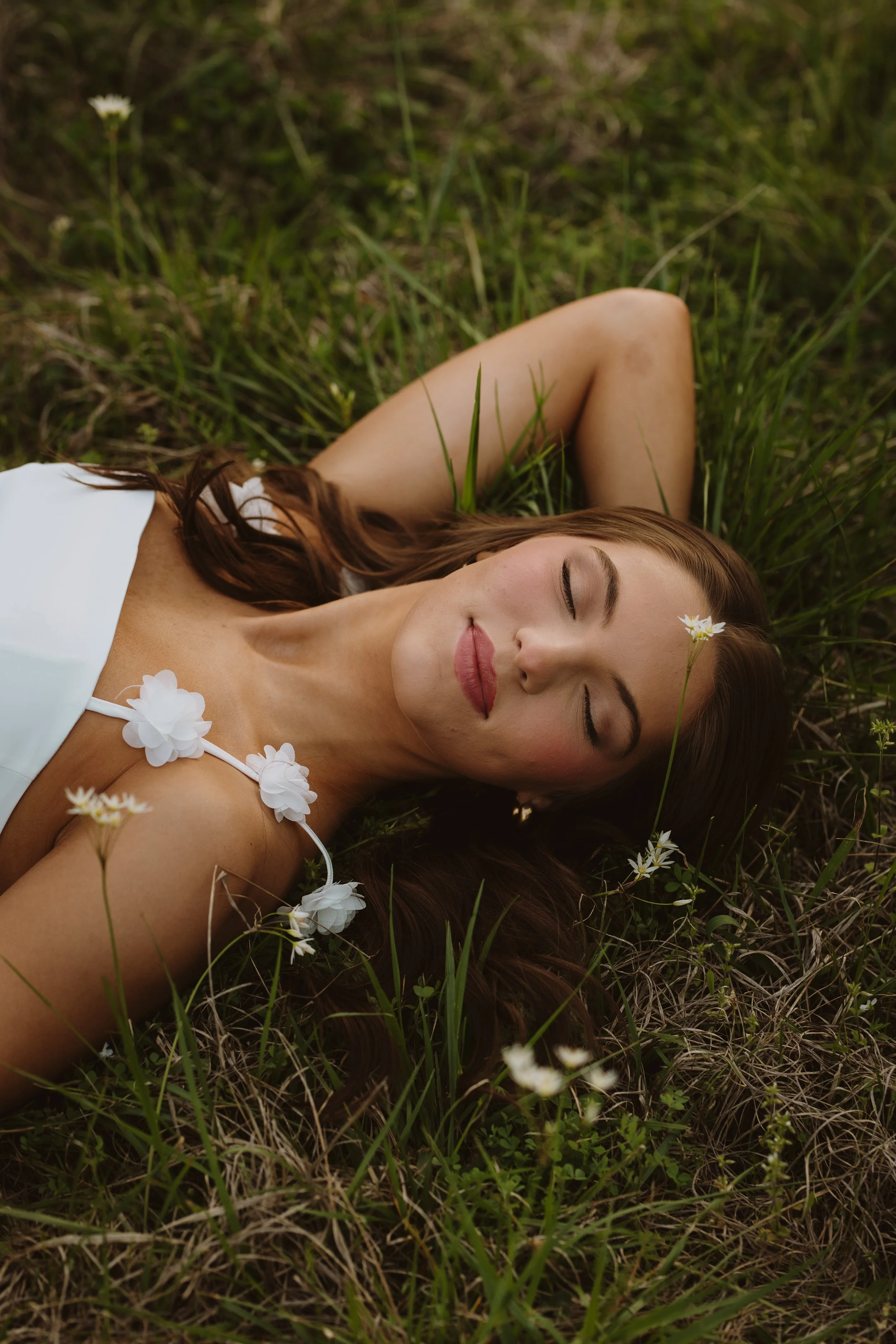 High school senior photos in a field in Mississippi.