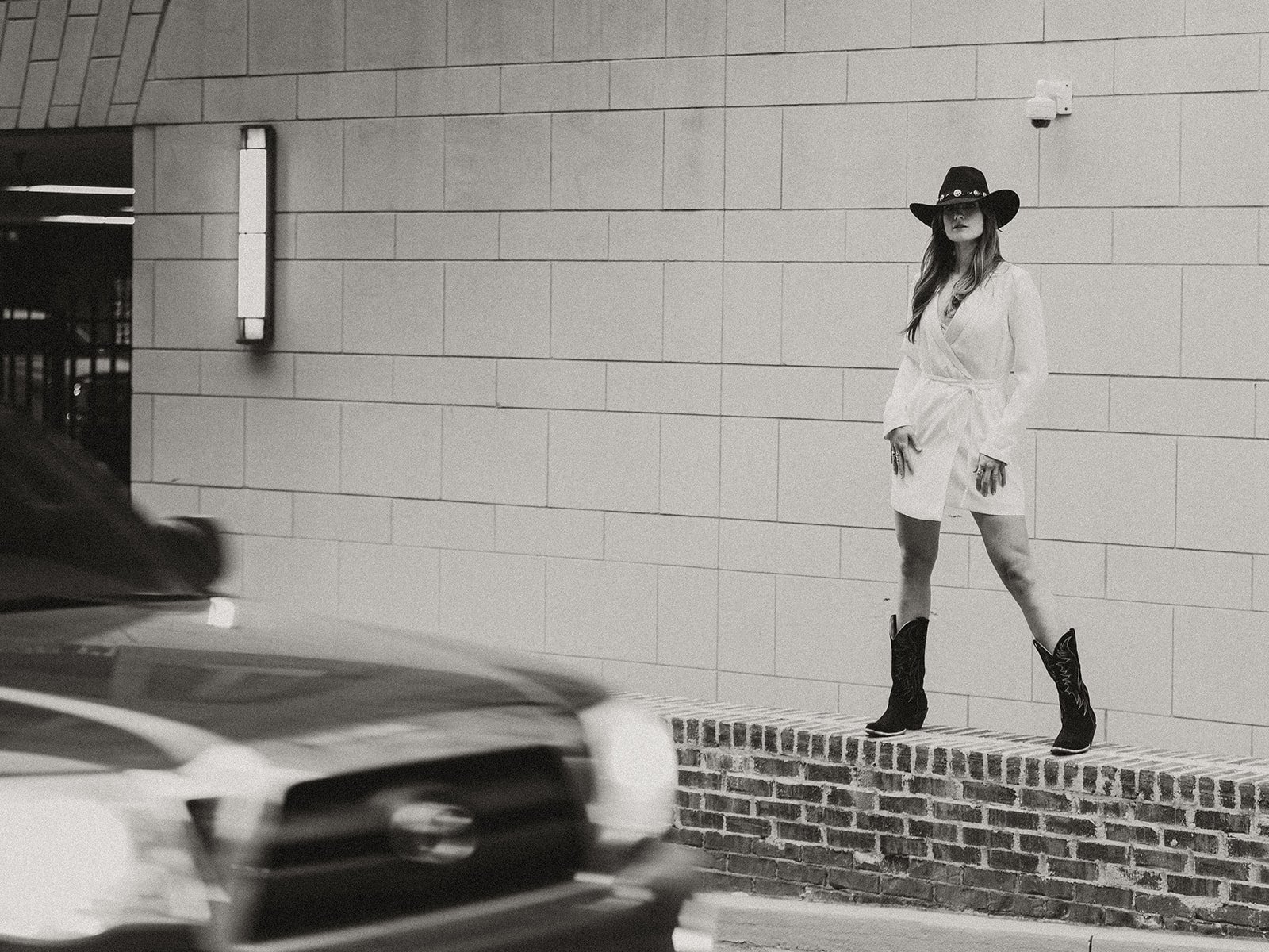 Western, creative Ole Miss senior photoshoot blog.