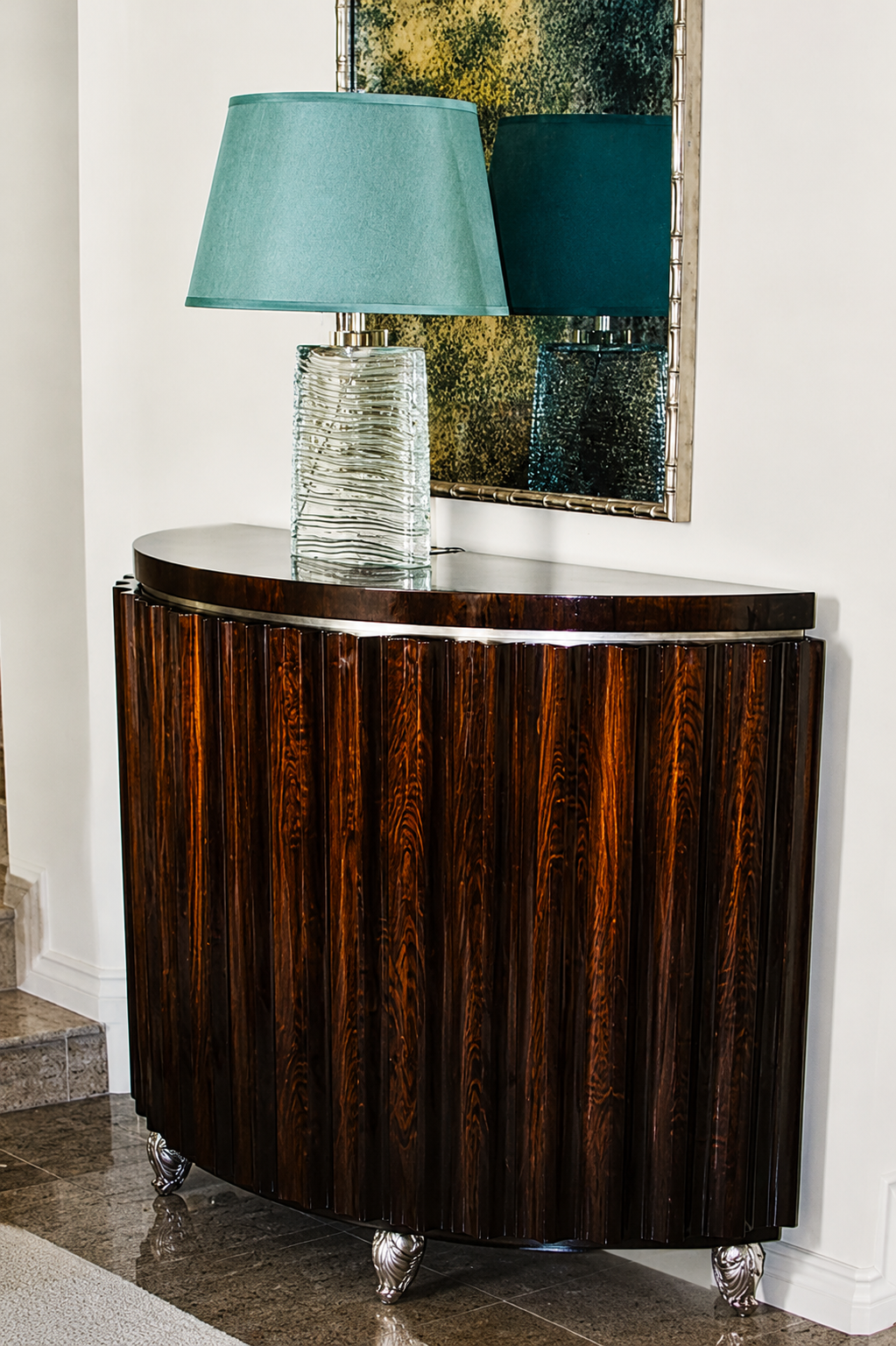 Mueble de madera fina creado con técnicas avanzadas de ebanistería, ejemplo de una Master Class en Gaspart Studio.