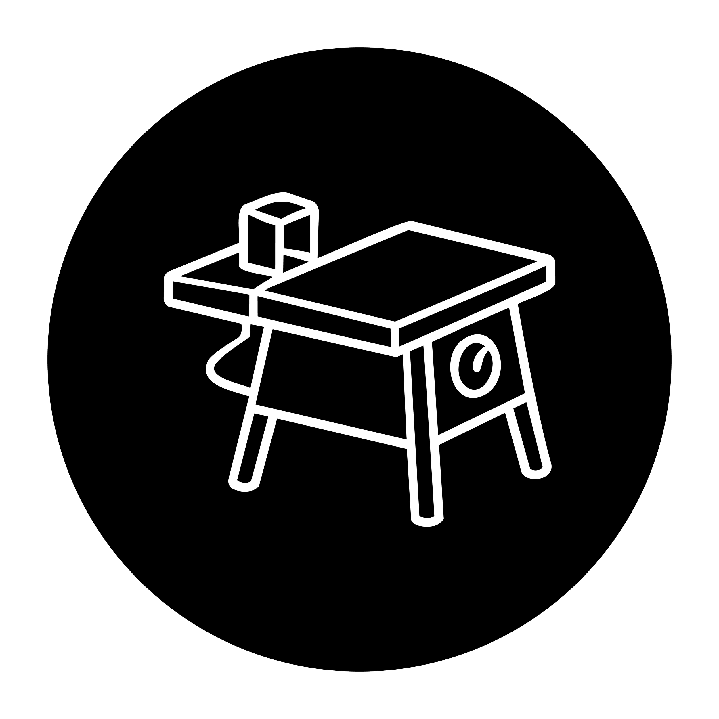 Icono de una mesa de trabajo, representando el uso de herramientas y maquinaria profesional.