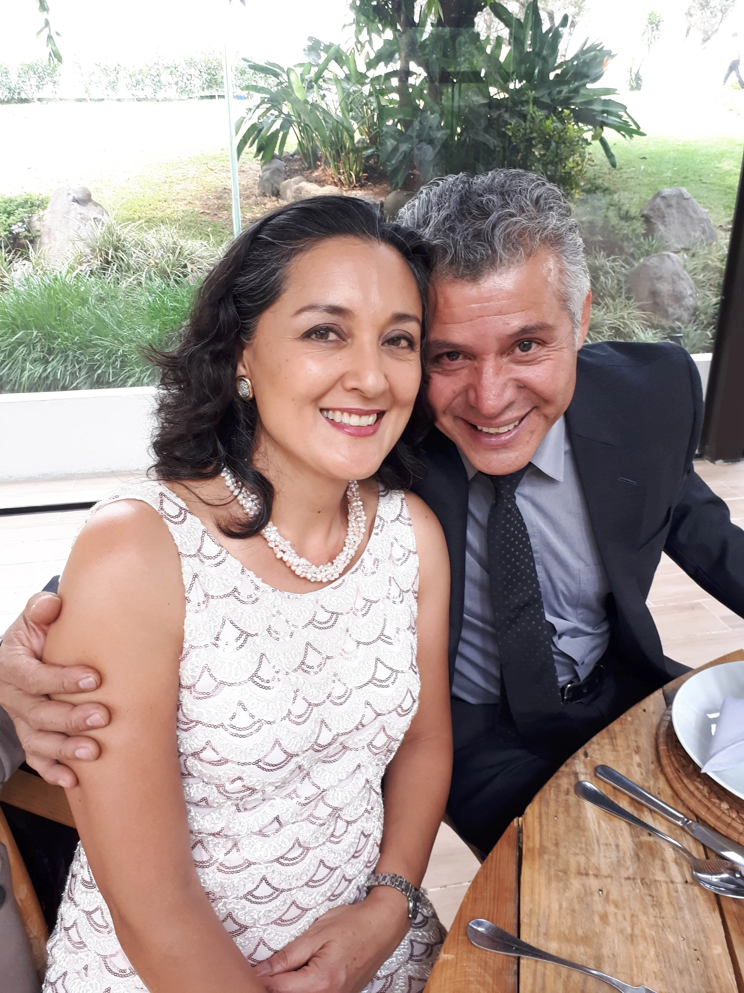 Fatimah Araneta y Gaspar Téllez juntos en una celebración.