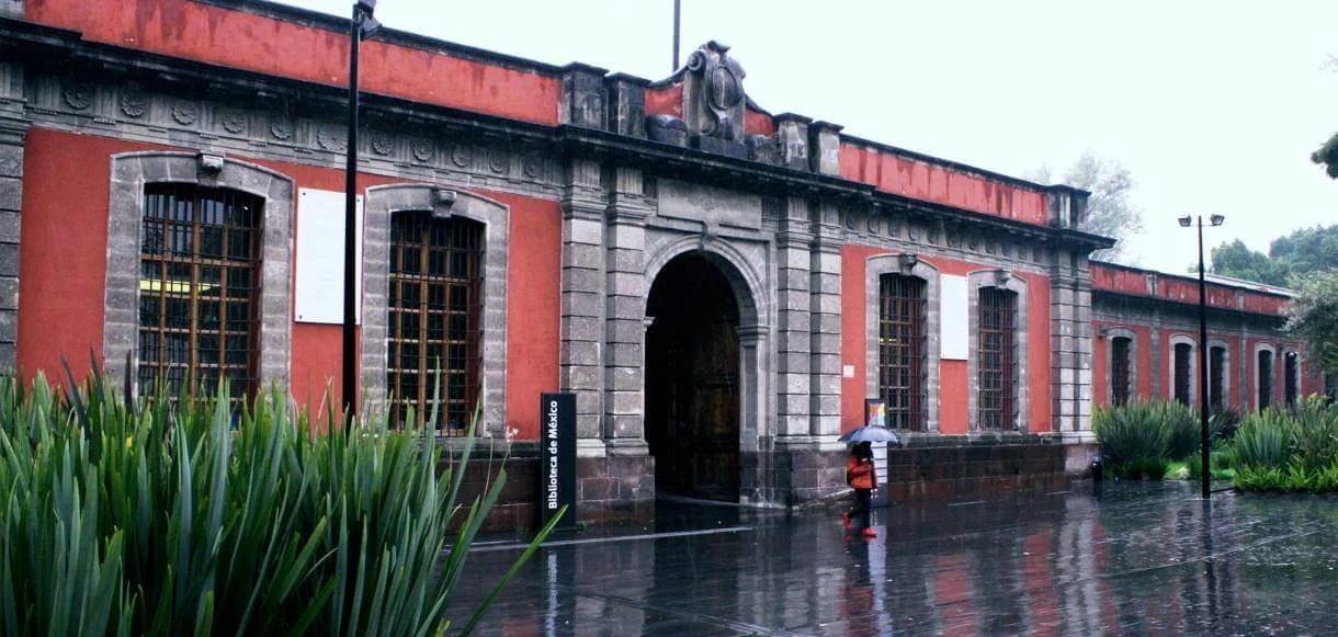 Edificio histórico de la Ciudad de México relacionado con la formación de Gaspar Téllez en diseño, artes y oficios.