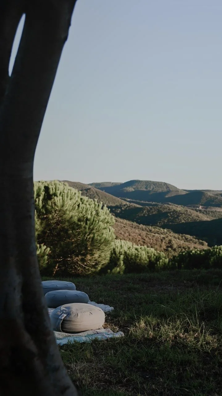 Yoga mit Weitblick über die Täler & Berge Aljezurs