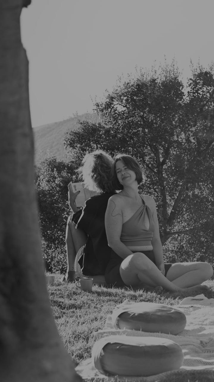 Journaling & Tarot Karten vorlesen zwischen den Bäumen & Wiesen der Retreatfinca