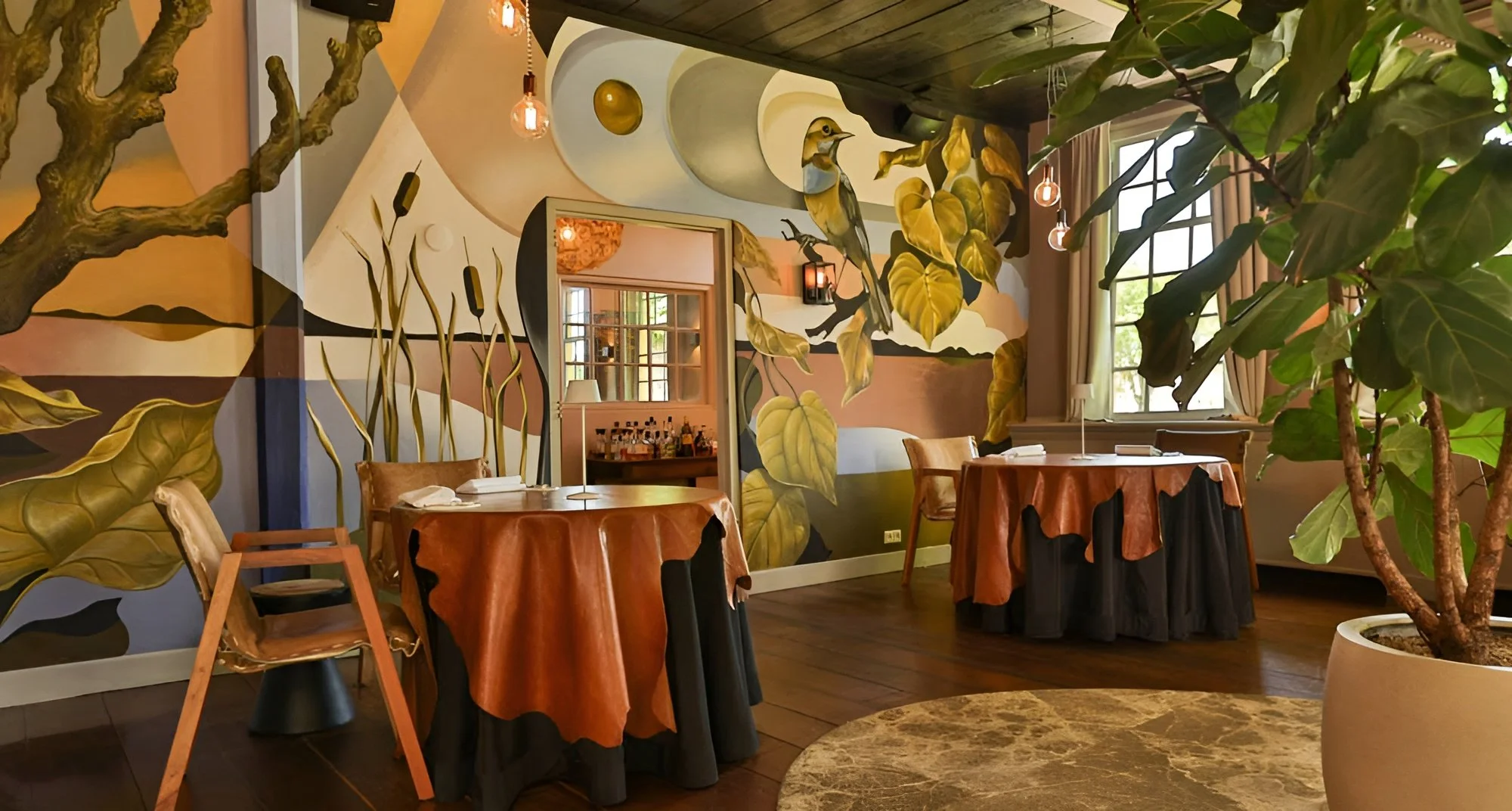 Restaurant salon.jpg