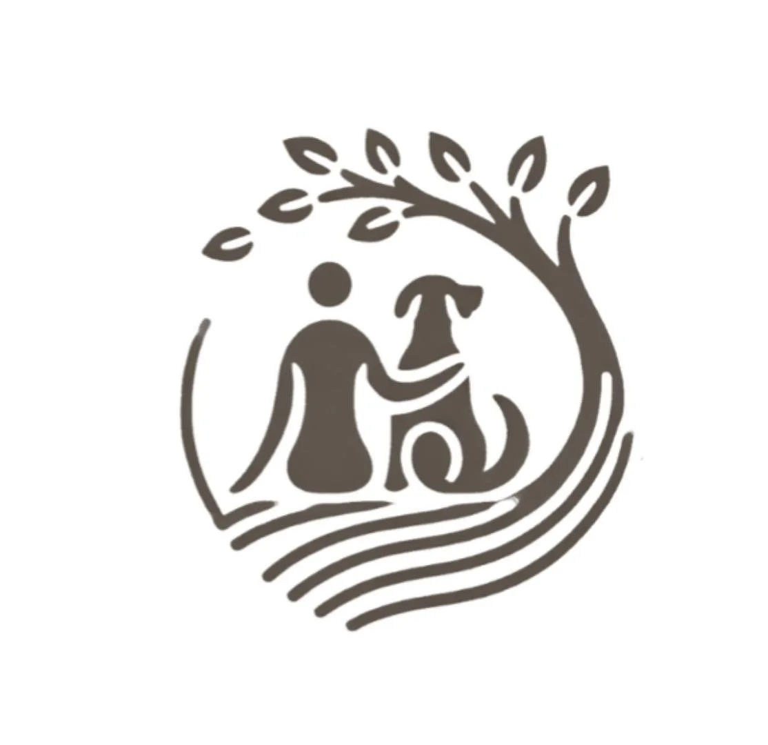 Logo de calmachucha, persona con un perro bajo un árbol en actitud cercana, dentro de un círculo.