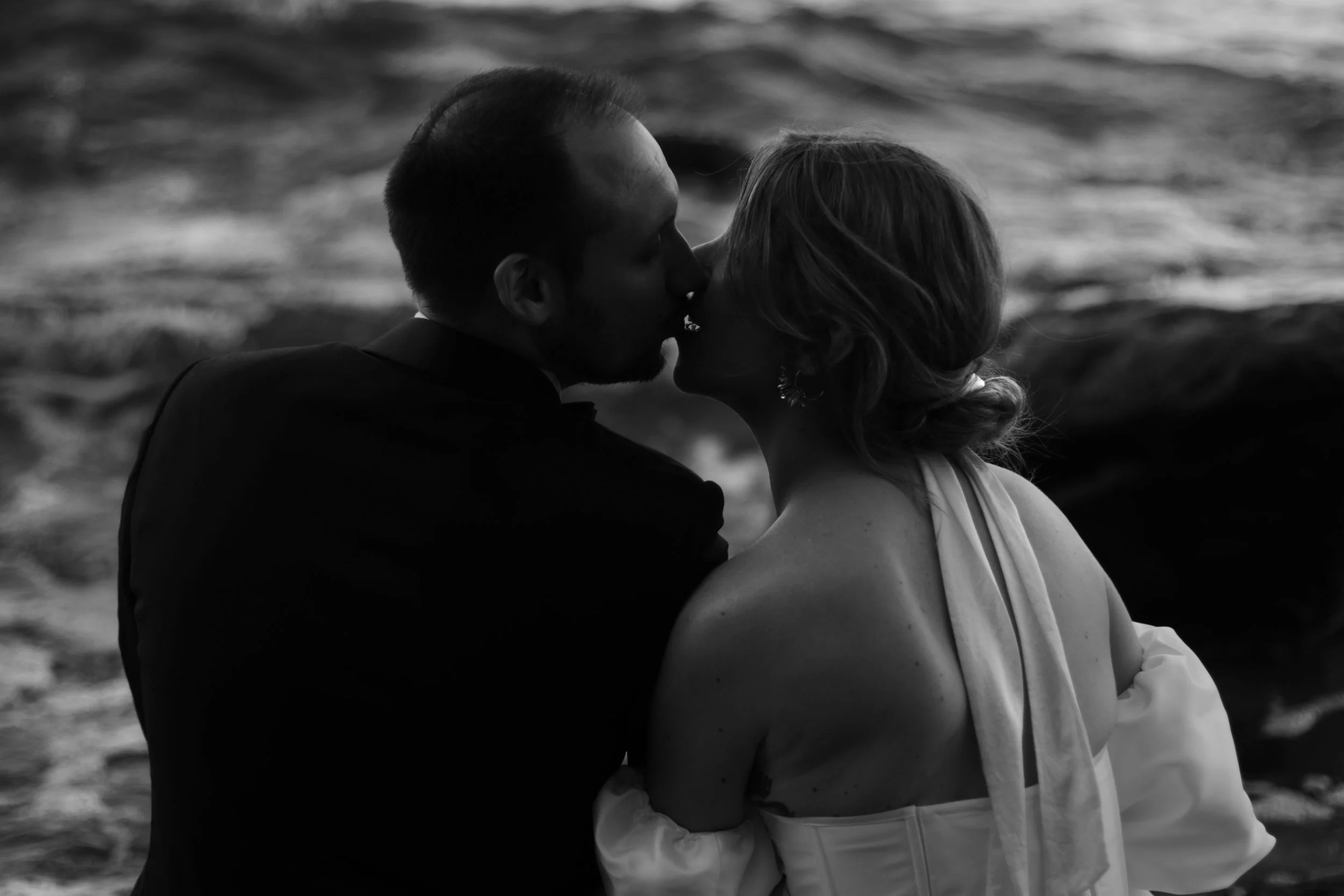 sesja dla par w naturalnym świetle romantyczna fotografia lifestyle