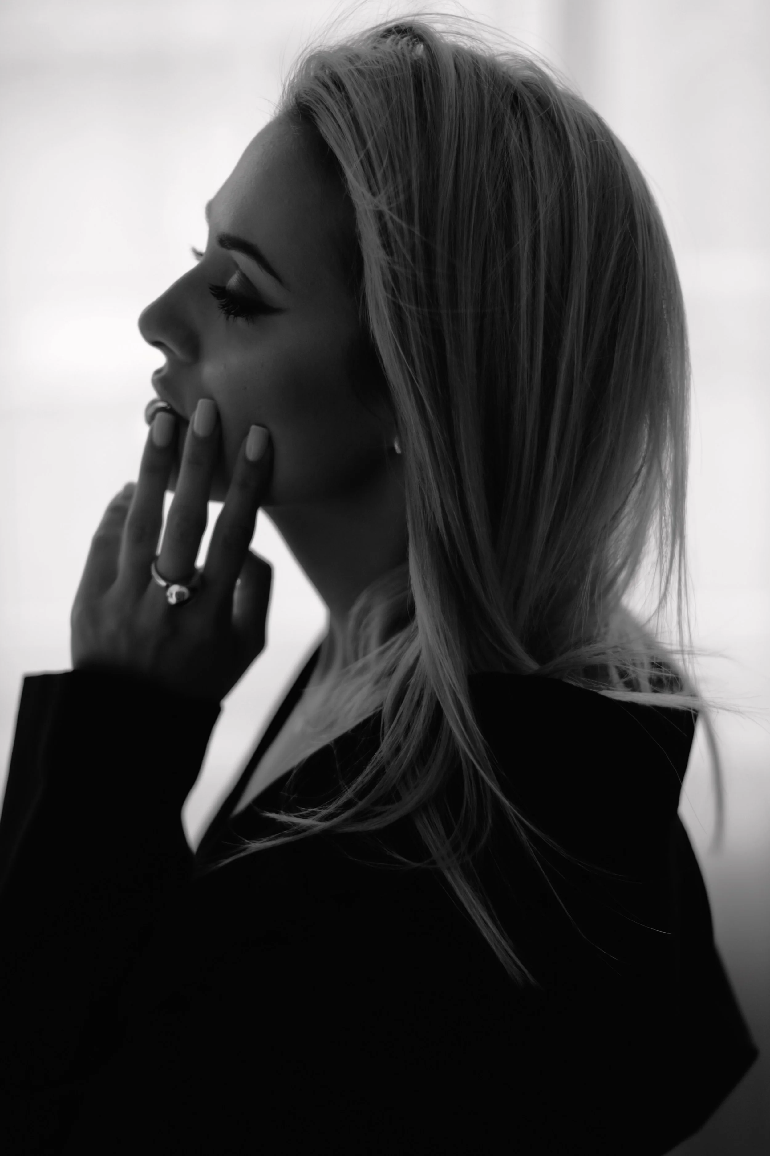 Umów sesję kobiecą, ciążową, biznesową, rodzinną lub dla par w Bydgoszczy, Lesznie lub Poznaniu i stwórzmy razem naturalne, ponadczasowe zdjęcia.