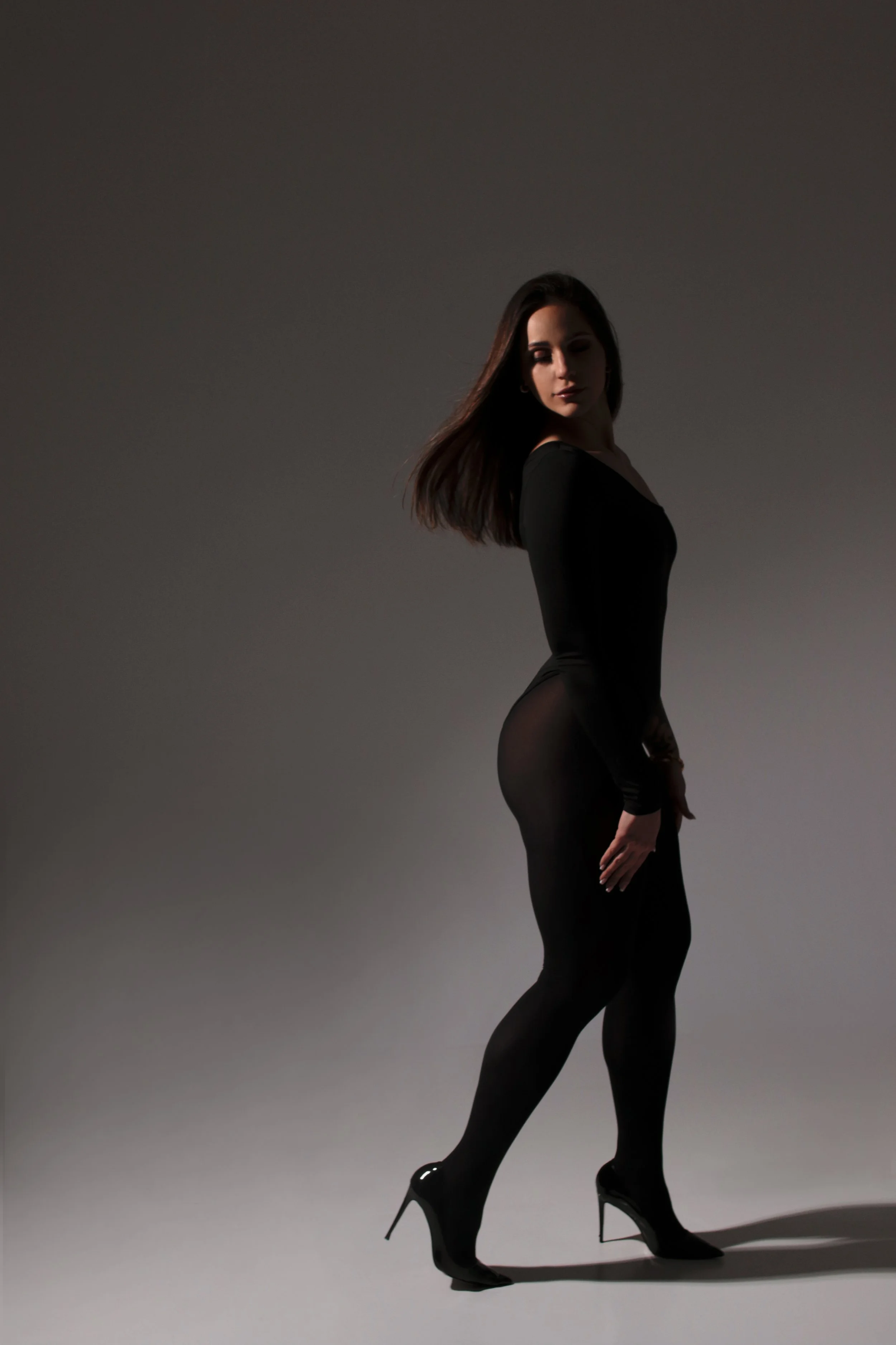 Umów sesję kobiecą, ciążową, biznesową, rodzinną lub dla par w Bydgoszczy, Lesznie lub Poznaniu i stwórzmy razem naturalne, ponadczasowe zdjęcia.