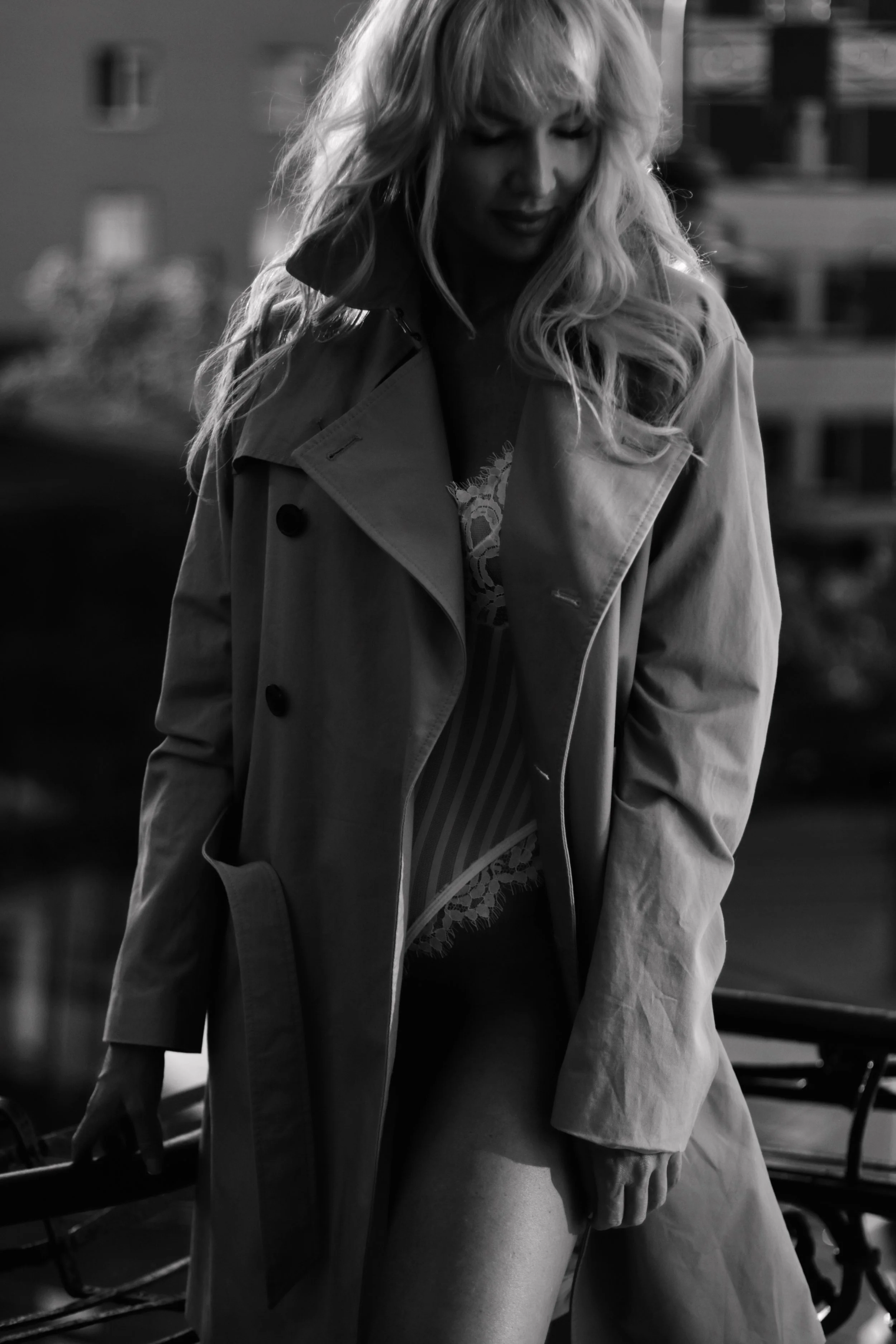 Naturalne sesje kobiece, ciążowe, rodzinne, dla par oraz sesje wizerunkowe i biznesowe. Fotografia oparta na emocjach, świetle i autentycznych momentach, bez sztucznego pozowania. Każda sesja jest indywidualnie prowadzona, tak aby uchwycić prawdziwe 