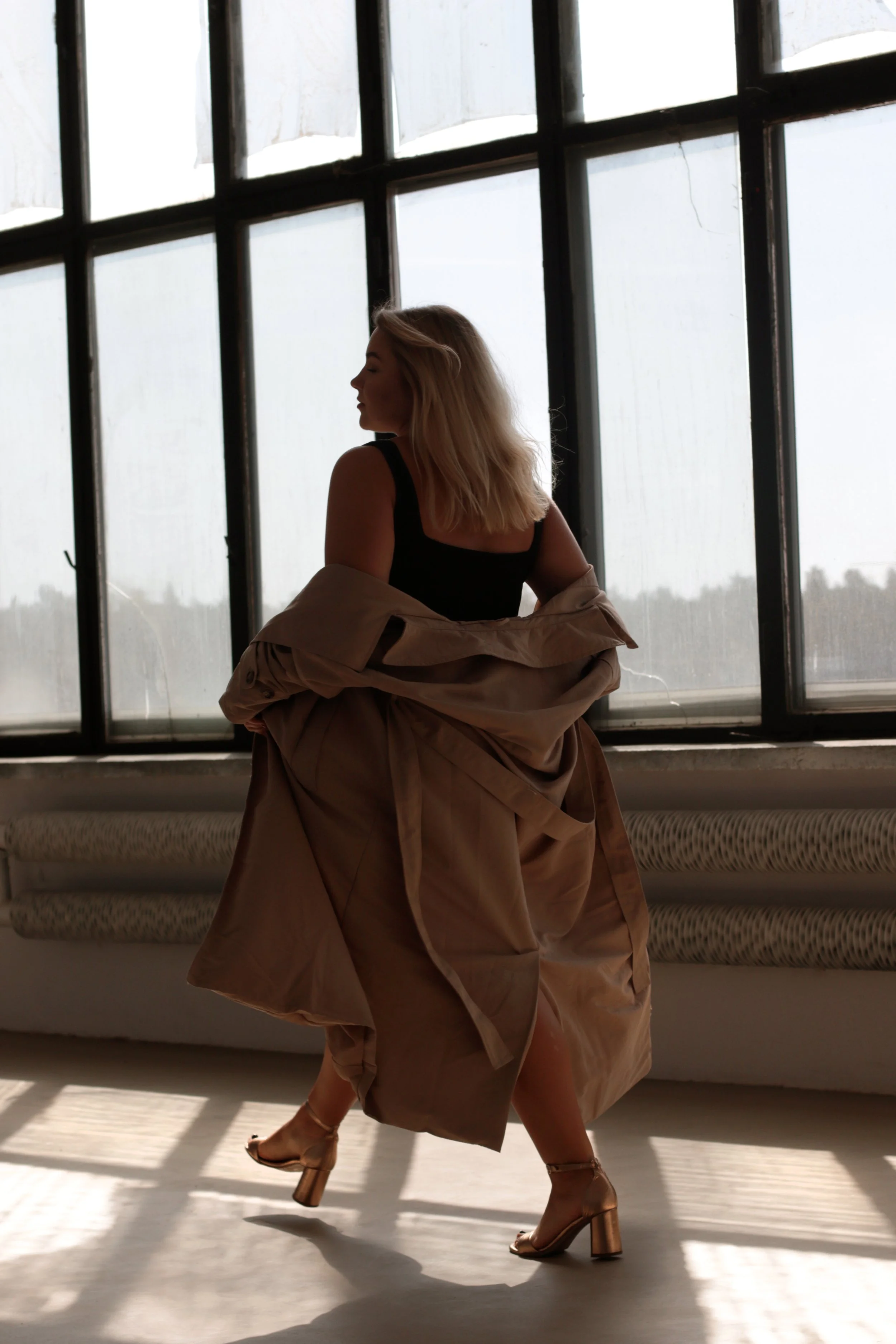 Umów sesję kobiecą, ciążową, biznesową, rodzinną lub dla par w Bydgoszczy, Lesznie lub Poznaniu i stwórzmy razem naturalne, ponadczasowe zdjęcia.