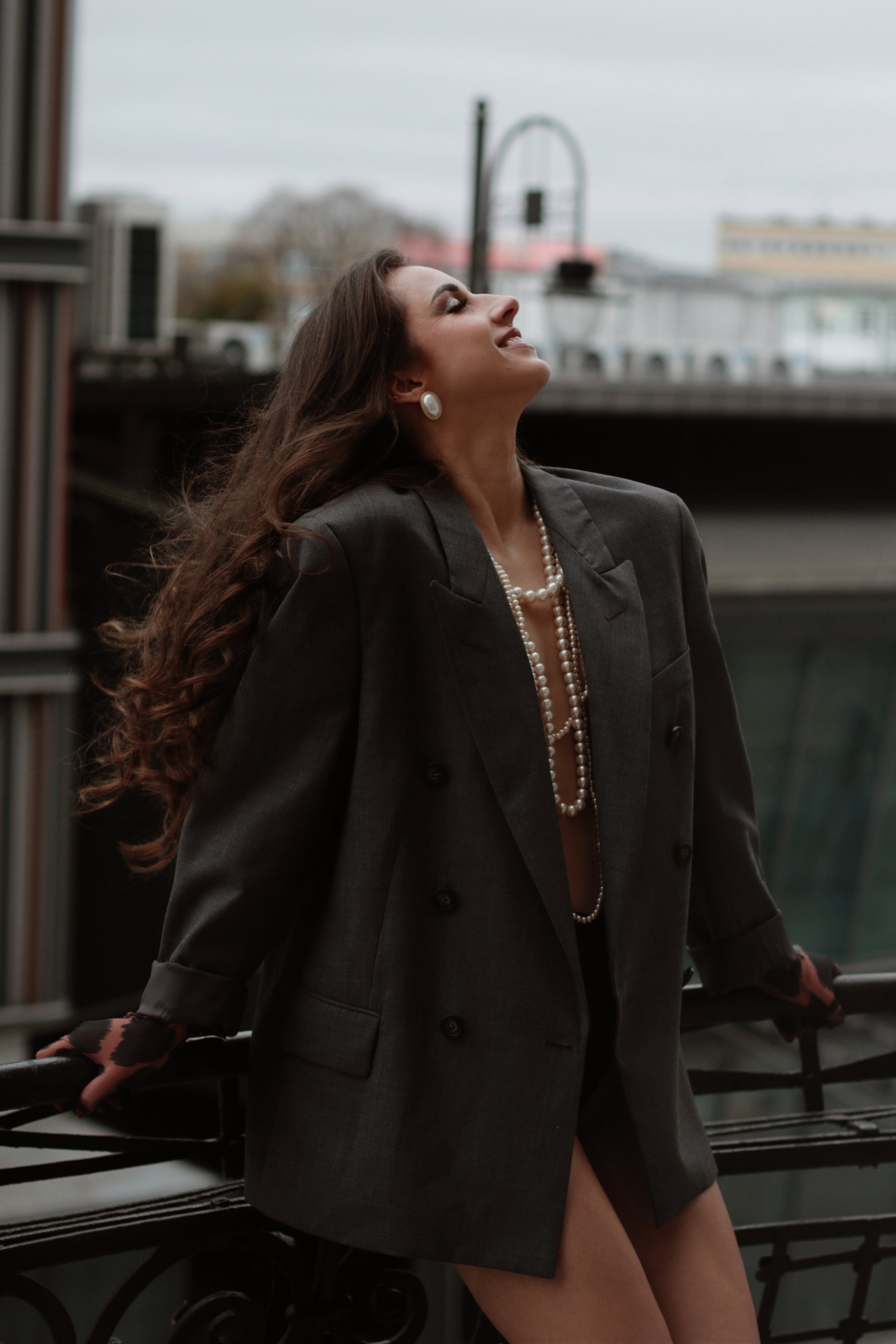 Umów sesję kobiecą, ciążową, biznesową, rodzinną lub dla par w Bydgoszczy, Lesznie lub Poznaniu i stwórzmy razem naturalne, ponadczasowe zdjęcia.