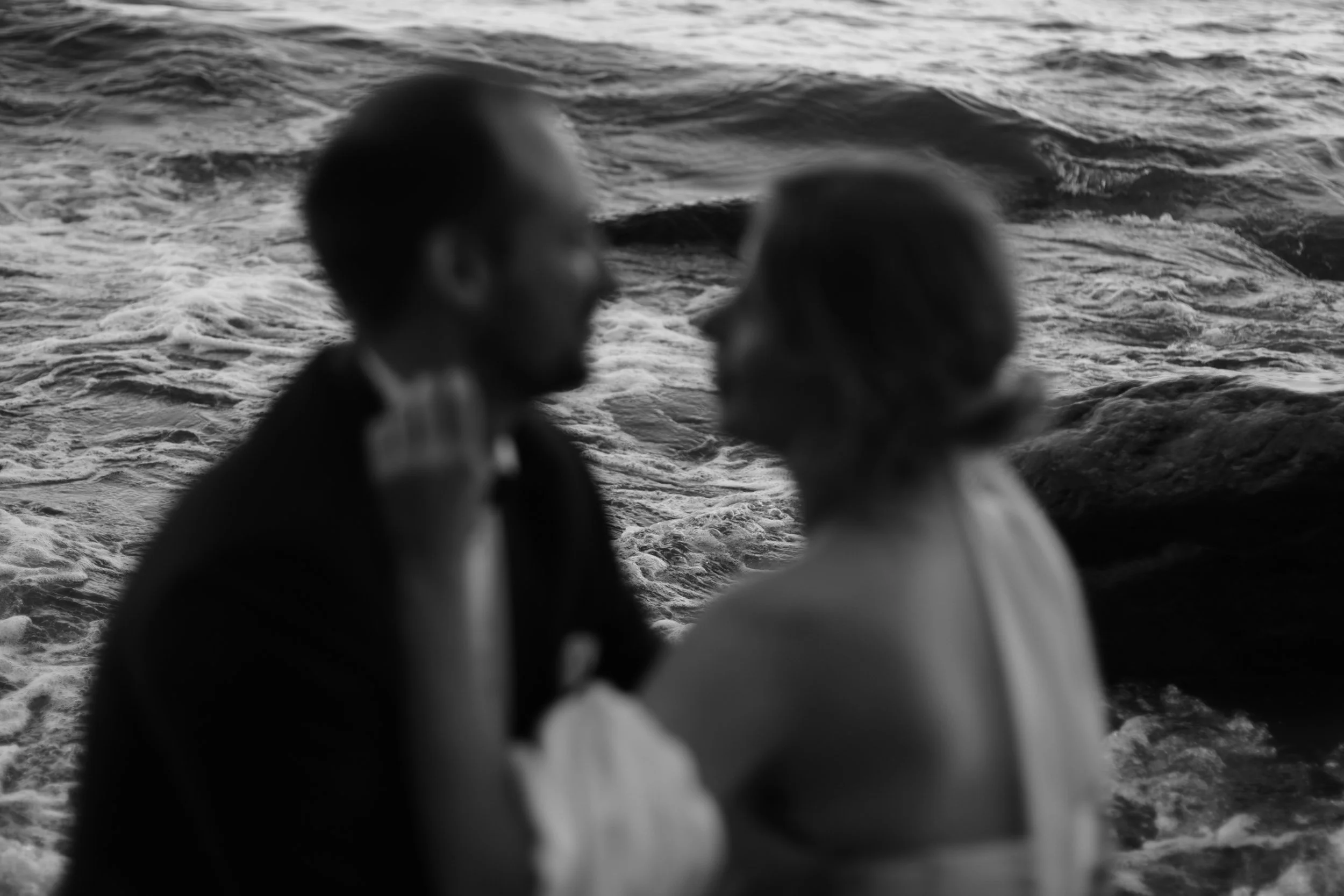 sesja dla par w naturalnym świetle romantyczna fotografia lifestyle