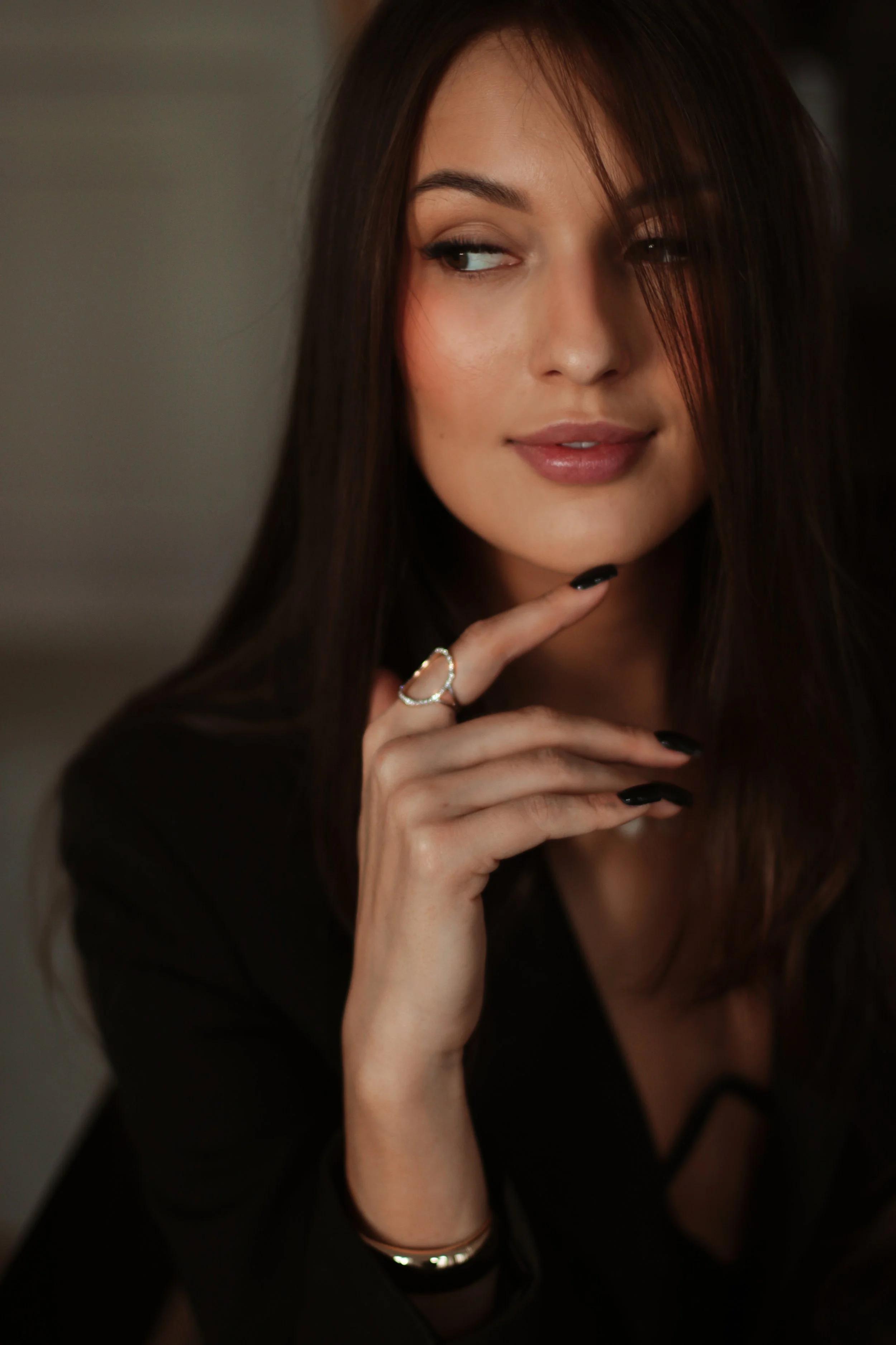 Umów sesję kobiecą, ciążową, biznesową, rodzinną lub dla par w Bydgoszczy, Lesznie lub Poznaniu i stwórzmy razem naturalne, ponadczasowe zdjęcia.