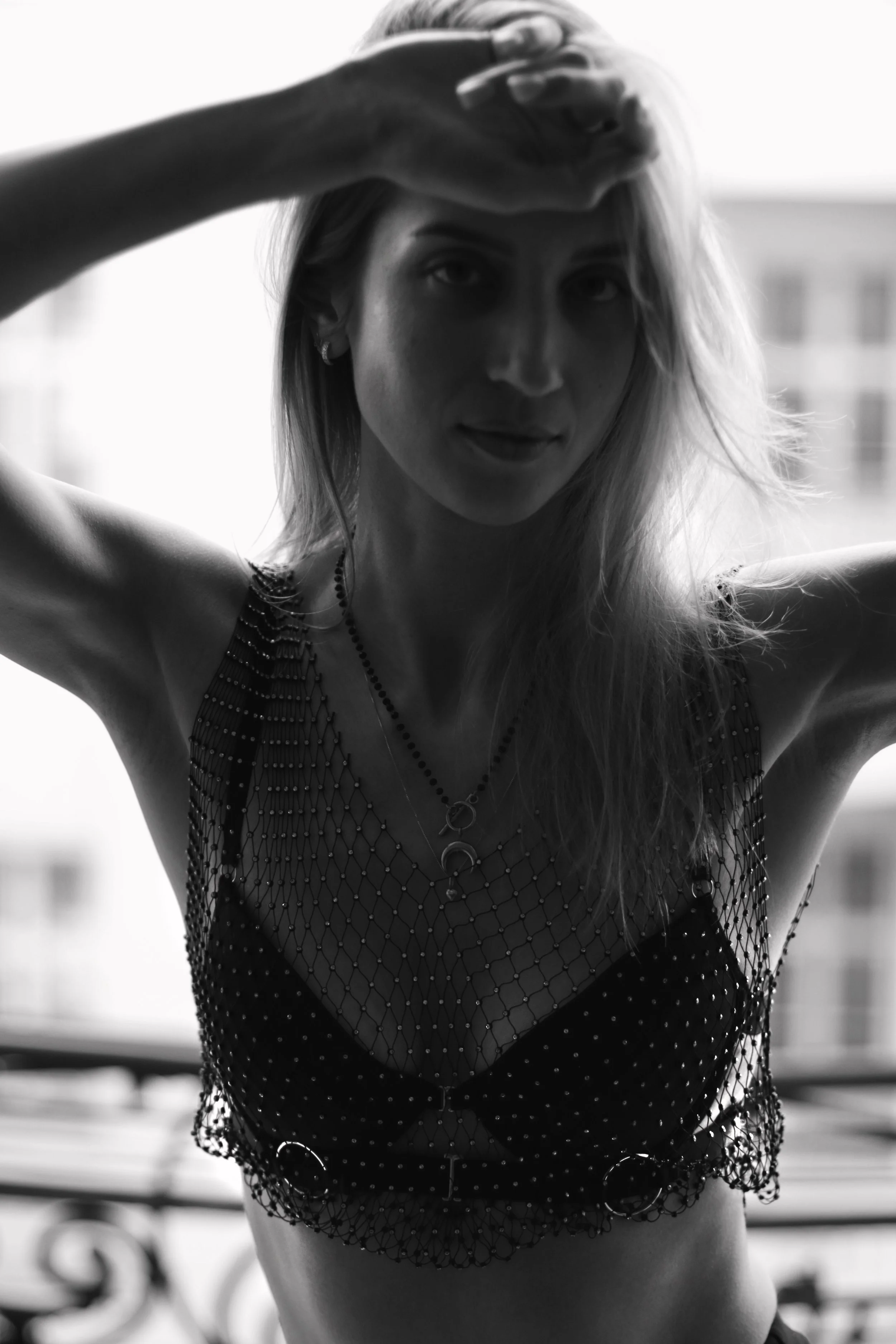 Naturalne sesje kobiece, ciążowe, rodzinne, dla par oraz sesje wizerunkowe i biznesowe. Fotografia oparta na emocjach, świetle i autentycznych momentach, bez sztucznego pozowania. Każda sesja jest indywidualnie prowadzona, tak aby uchwycić prawdziwe 