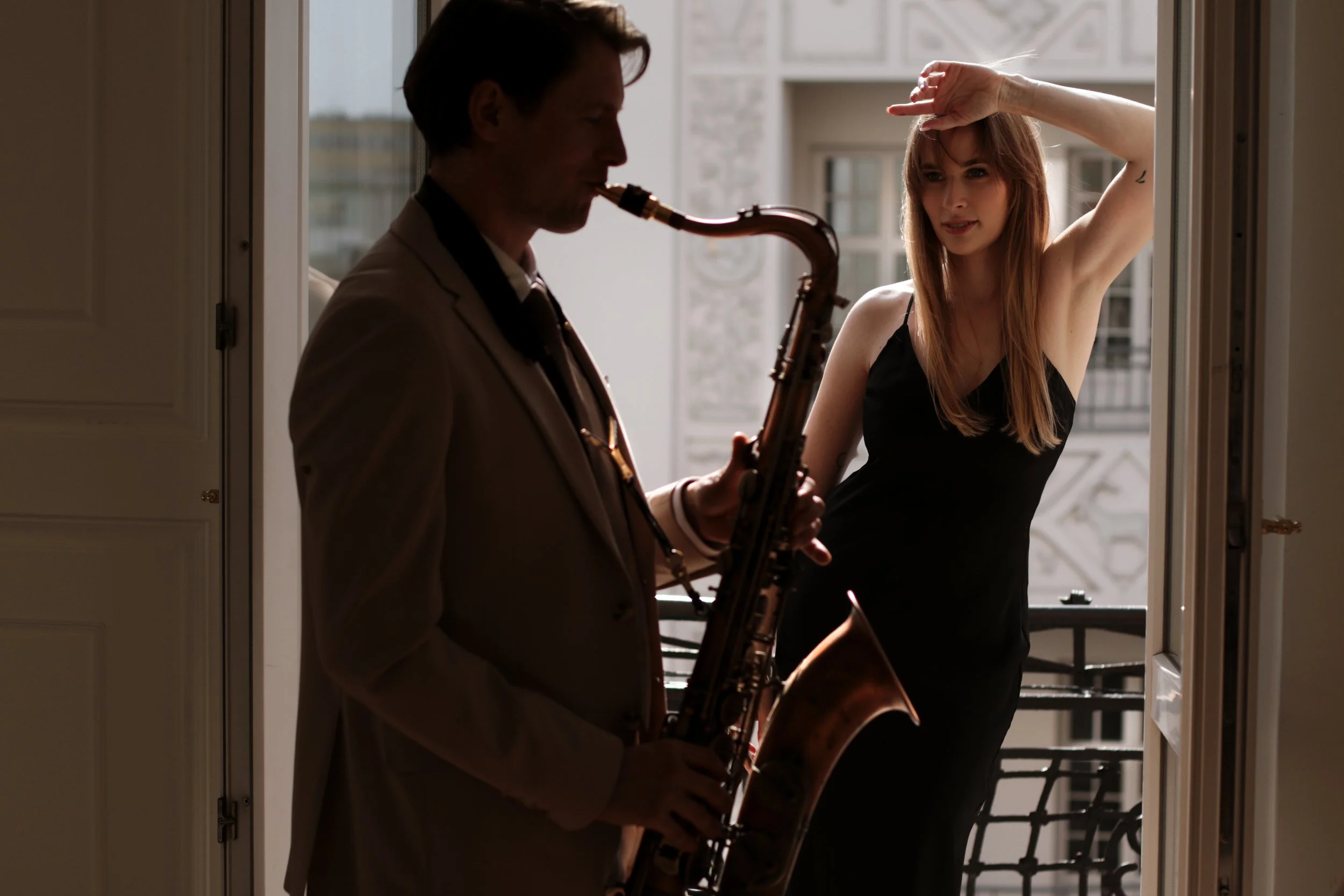 sesja dla par w naturalnym świetle romantyczna fotografia lifestyle