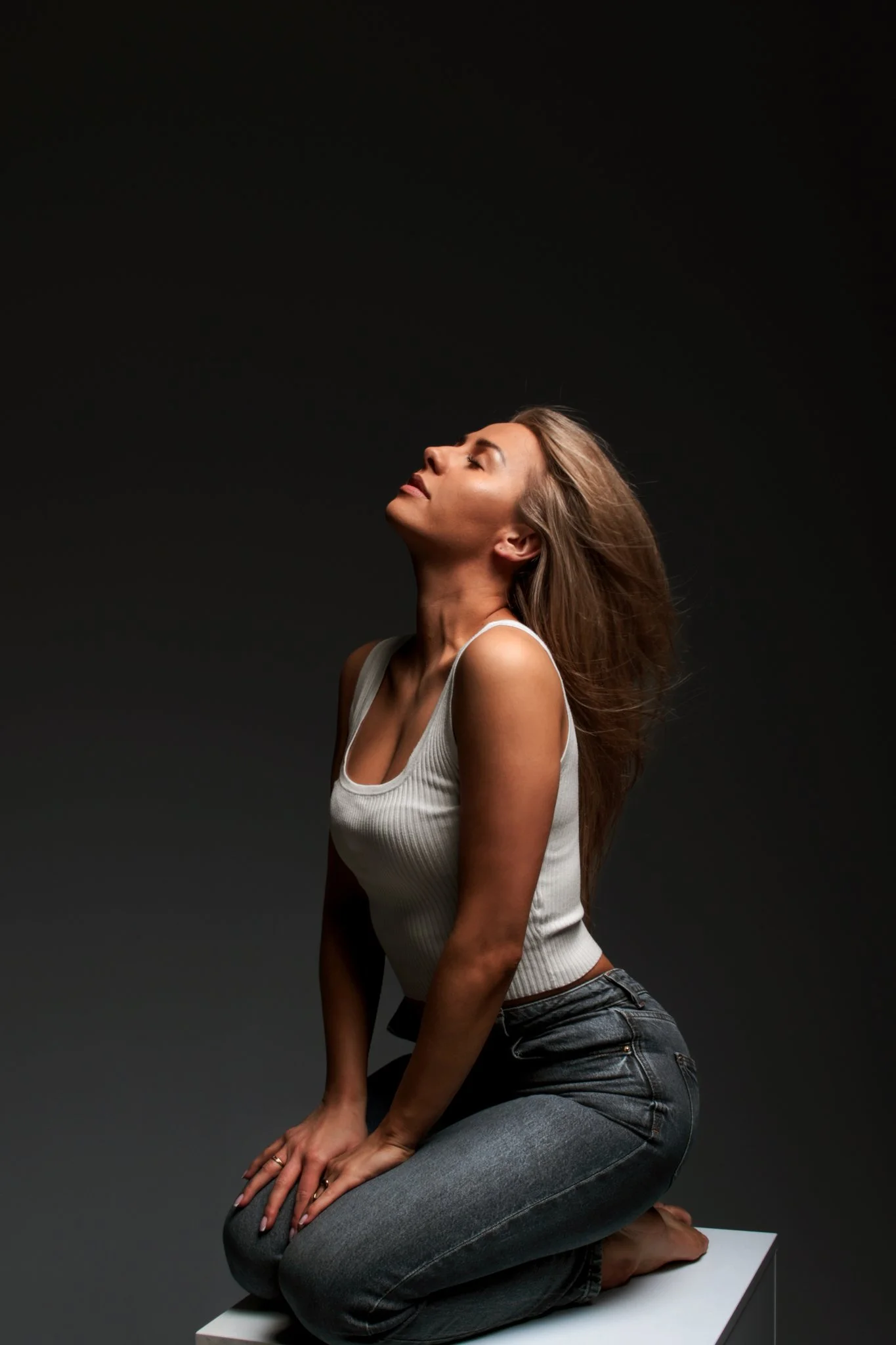 Umów sesję kobiecą, ciążową, biznesową, rodzinną lub dla par w Bydgoszczy, Lesznie lub Poznaniu i stwórzmy razem naturalne, ponadczasowe zdjęcia.