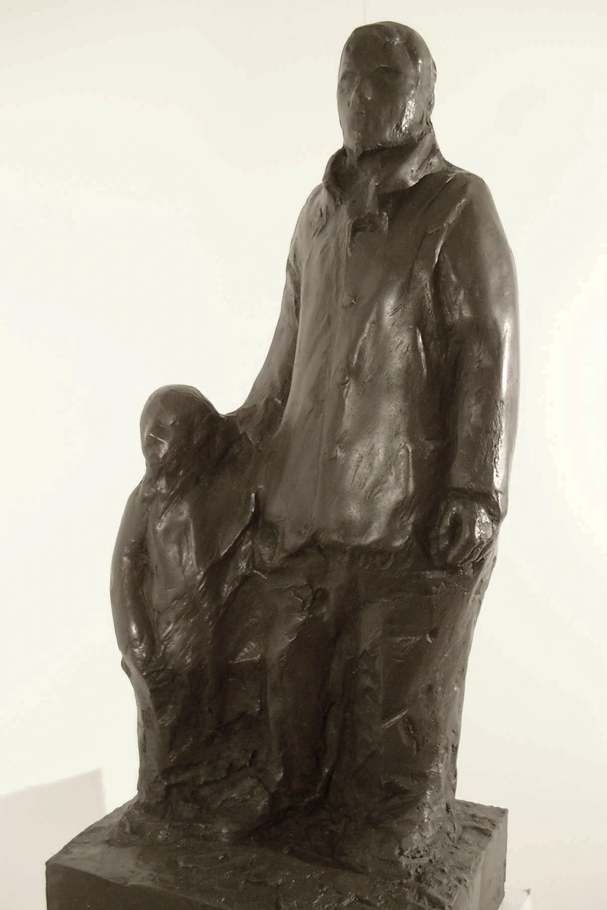 FATHER AND CHILD (resin) 75x35x35cm
