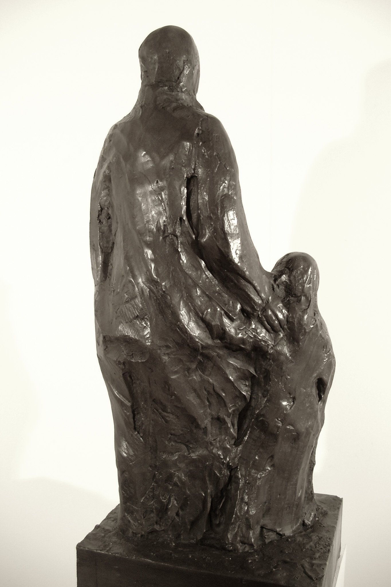 FATHER AND CHILD (resin) 75x35x35cm