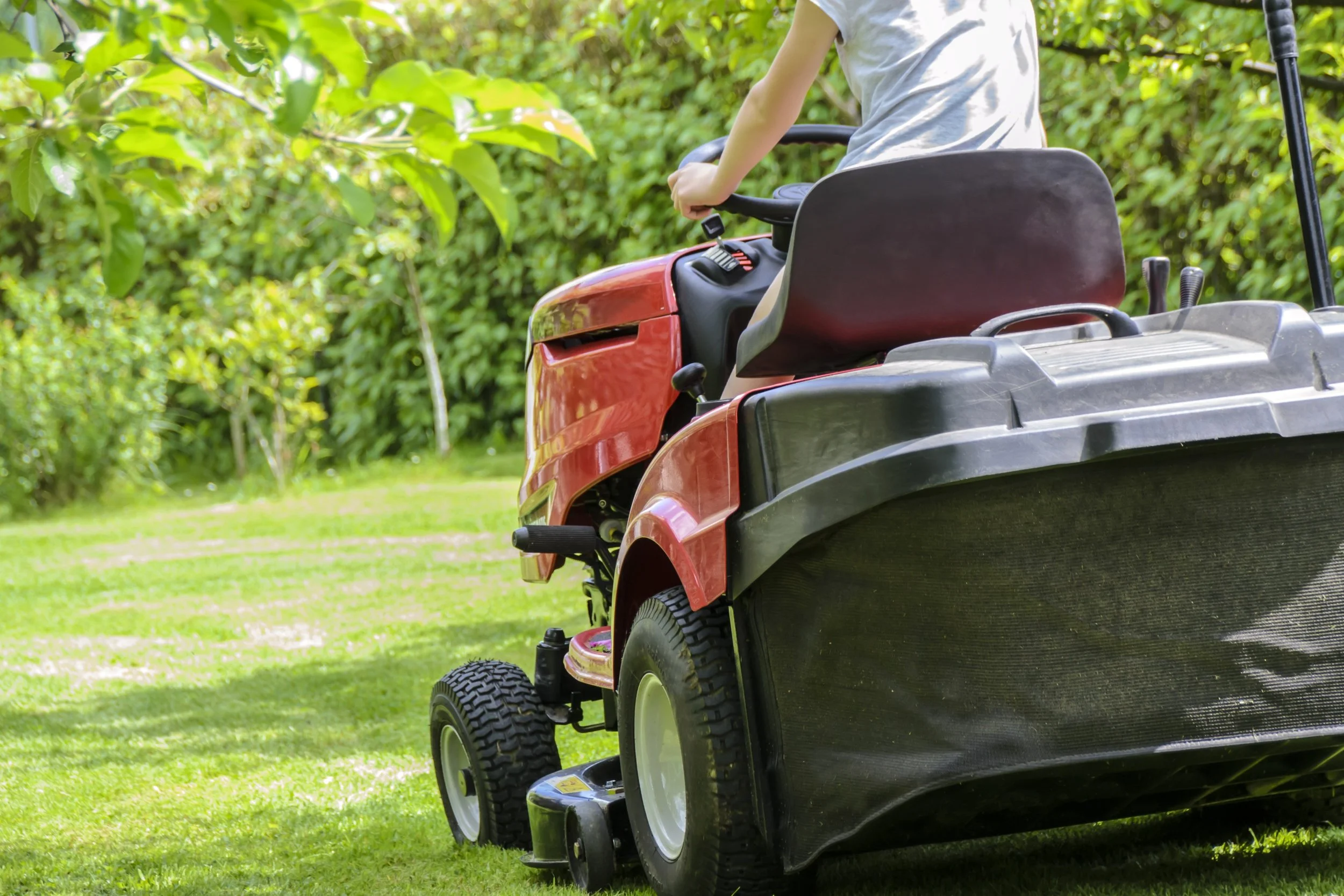 as_photography-mowing-the-grass-1438159.jpg
