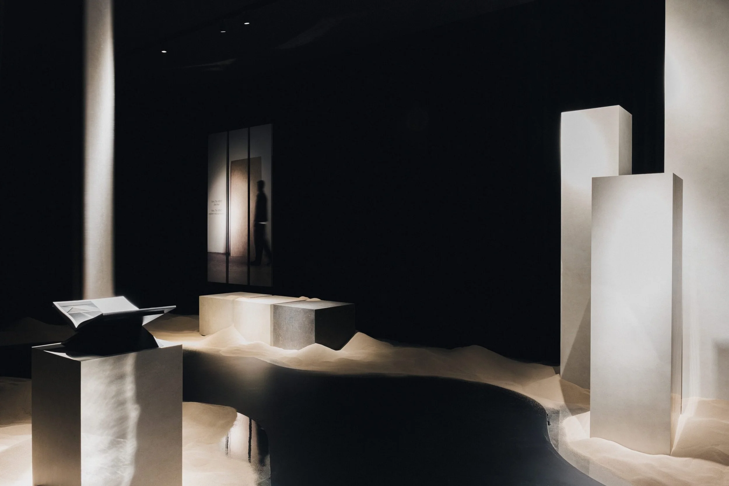 The Quiet Dialogue: Material Soul and Avant-Garde Design with Living Ceramics