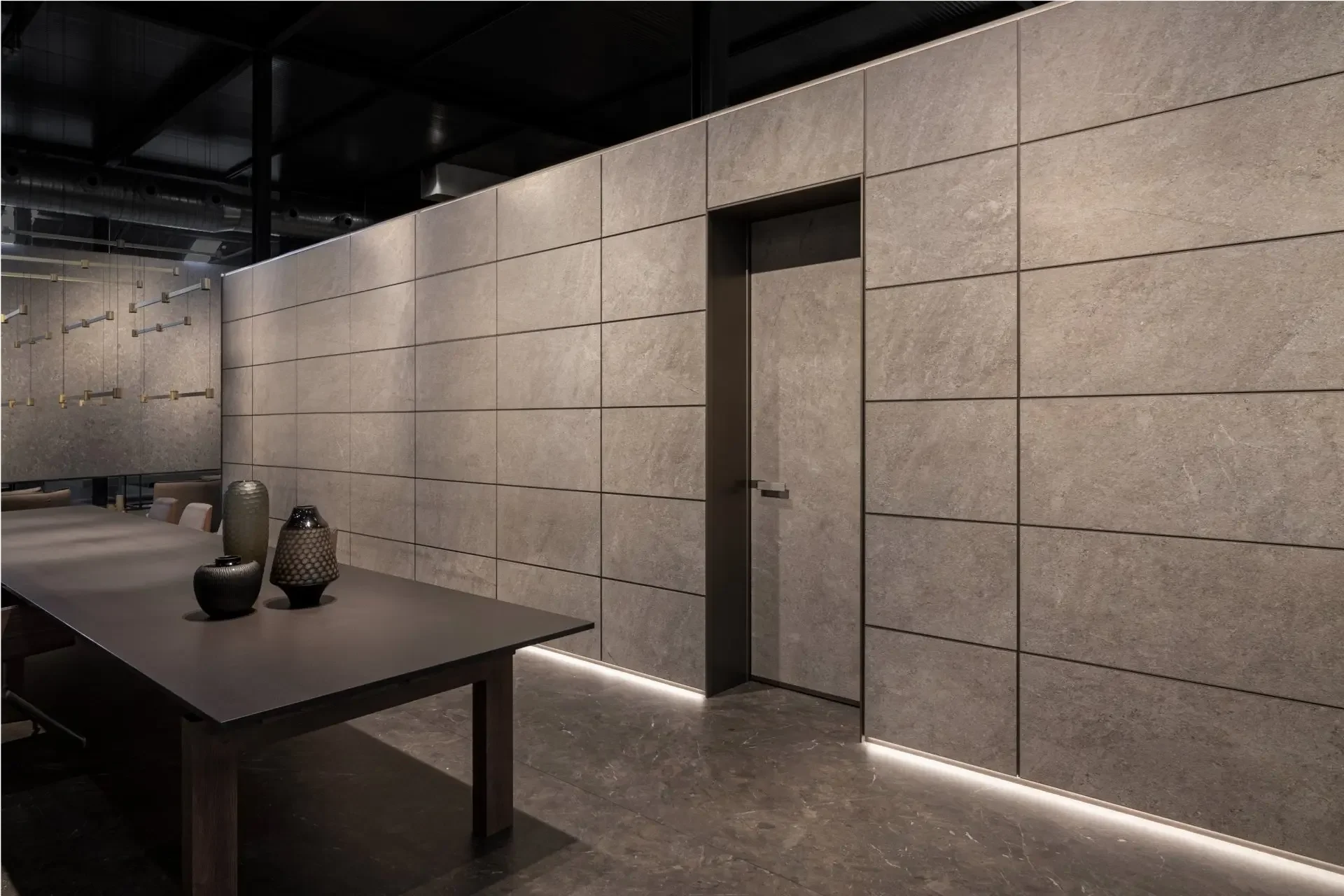 The Rimadesio systems in the Inalco atelier, MDi cladding by Inalco, Jasper moka abujardado finishing.