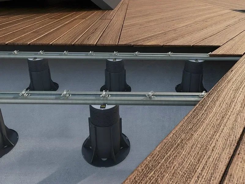 Cross-section view of the Eterno Ivica NM support system, professionally engineered for creating stable raised floors on terraces and balconies, supplied and installed by PietraCasa.