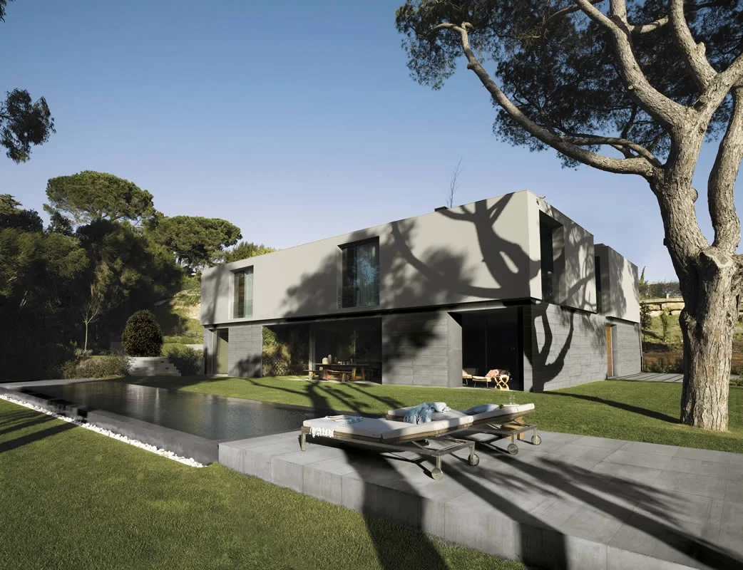 A modern luxury villa featuring Kronos Ceramiche Ske 2.0 Outdoor Tiles, a premium porcelain stoneware collection engineered specifically for outdoor settings, available through PietraCasa.