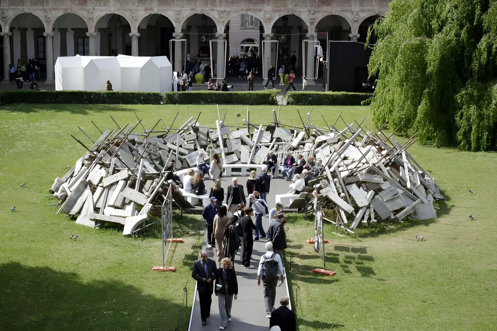 The MATER architectural temporary installation, designed by Alessandro Scandurra in collaboration with Holcim Italia and featuring technical support from Eterno Ivica