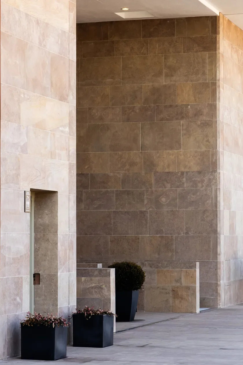 Structural wall cladding featuring Santafiora® Venata, a durable, warm brown sandstone processed by Margraf, supplied by PietraCasa.